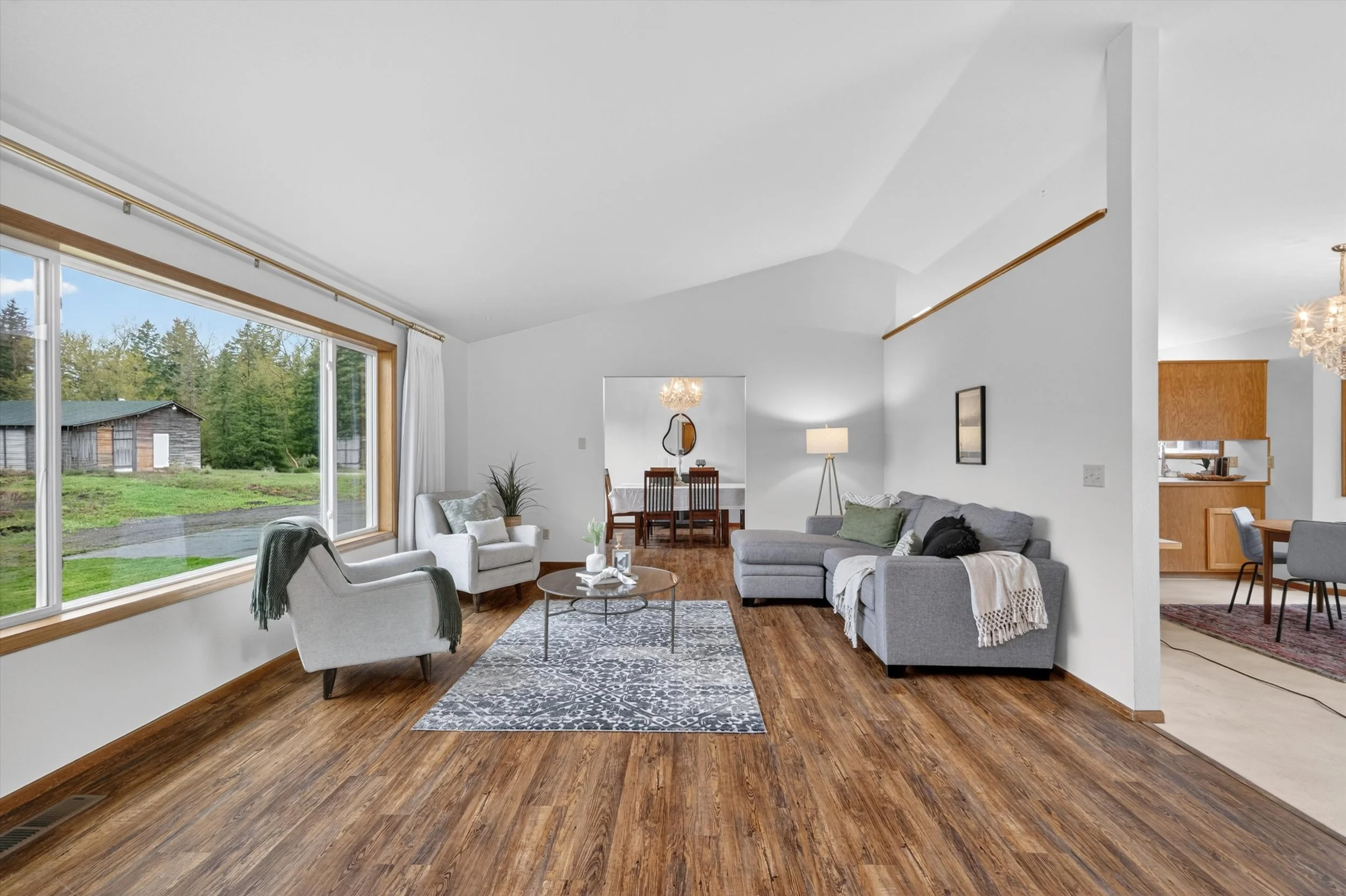 31-5581 Mission Rd-32.jpg