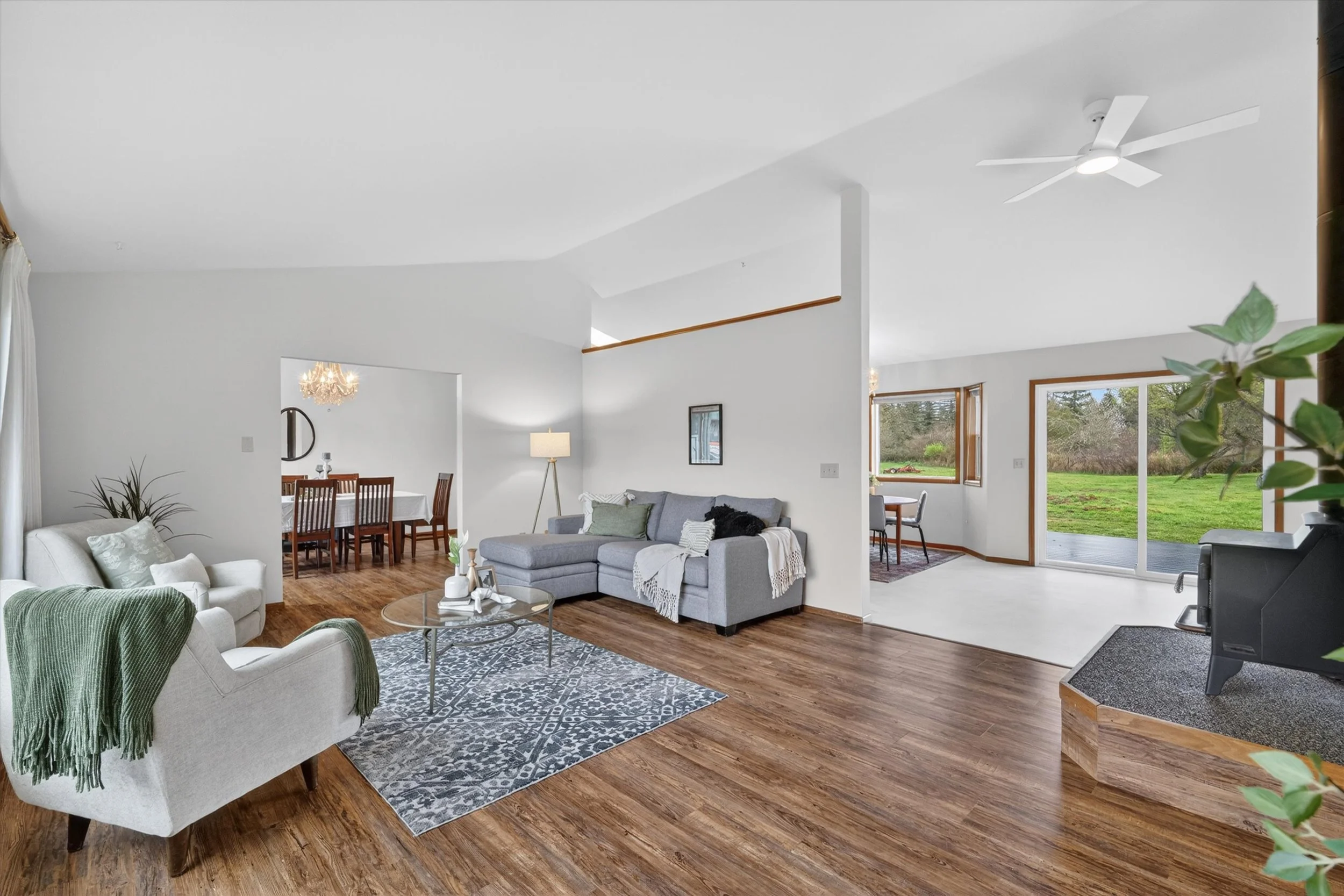 32-5581 Mission Rd-36.jpg