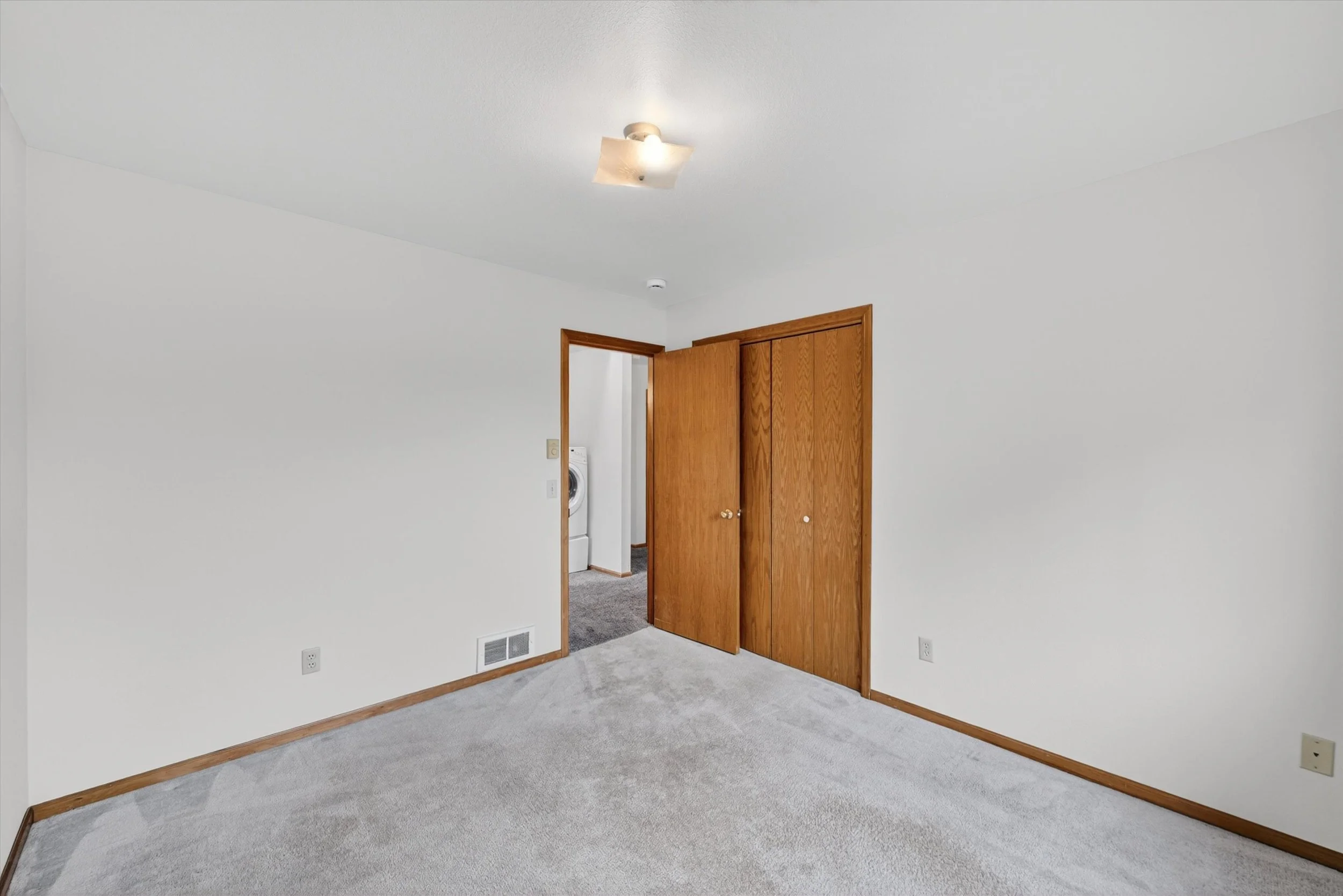 38-5581 Mission Rd-60.jpg