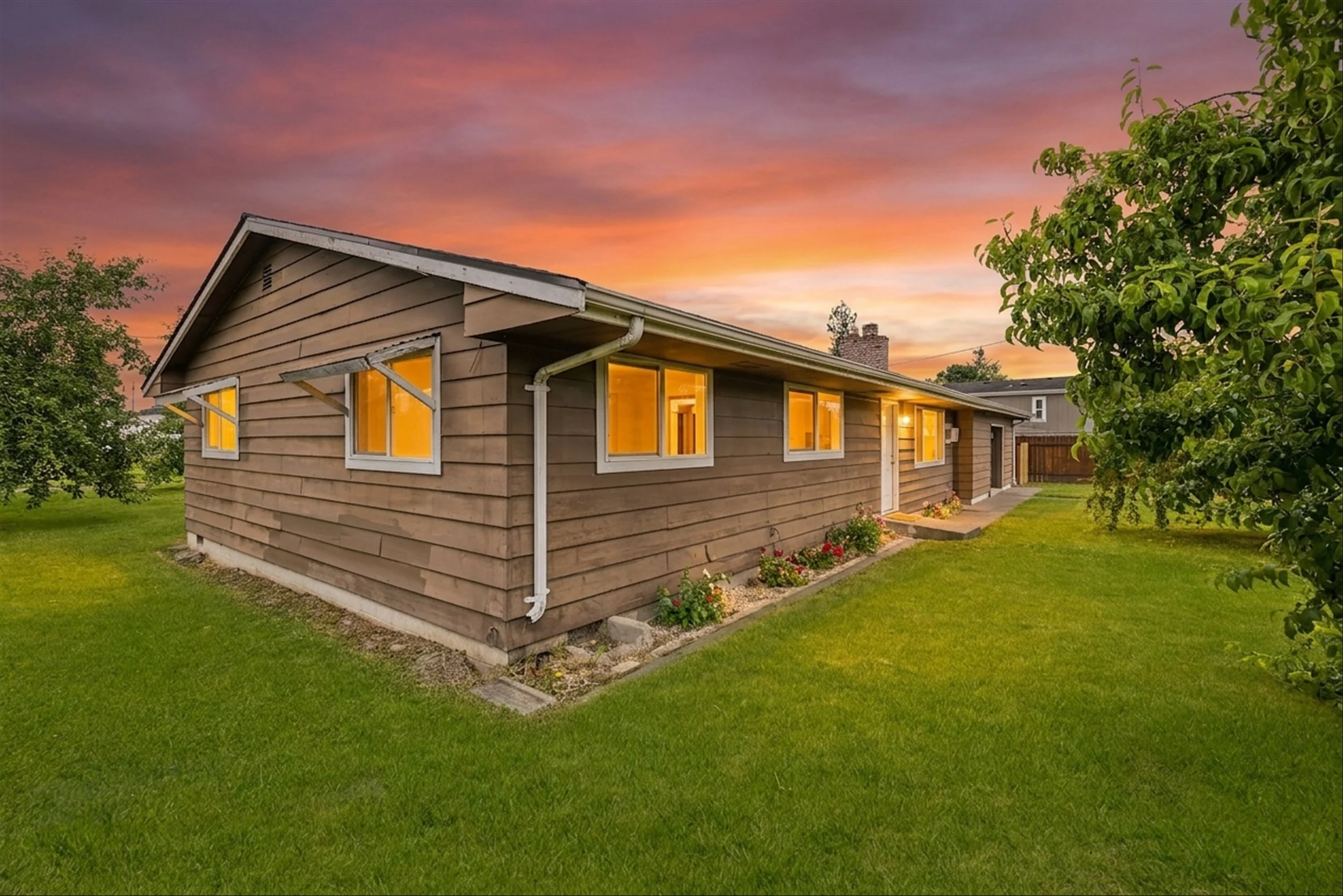 02-230 Cleveland St, Sumas-EvergreenTwilight2.jpg