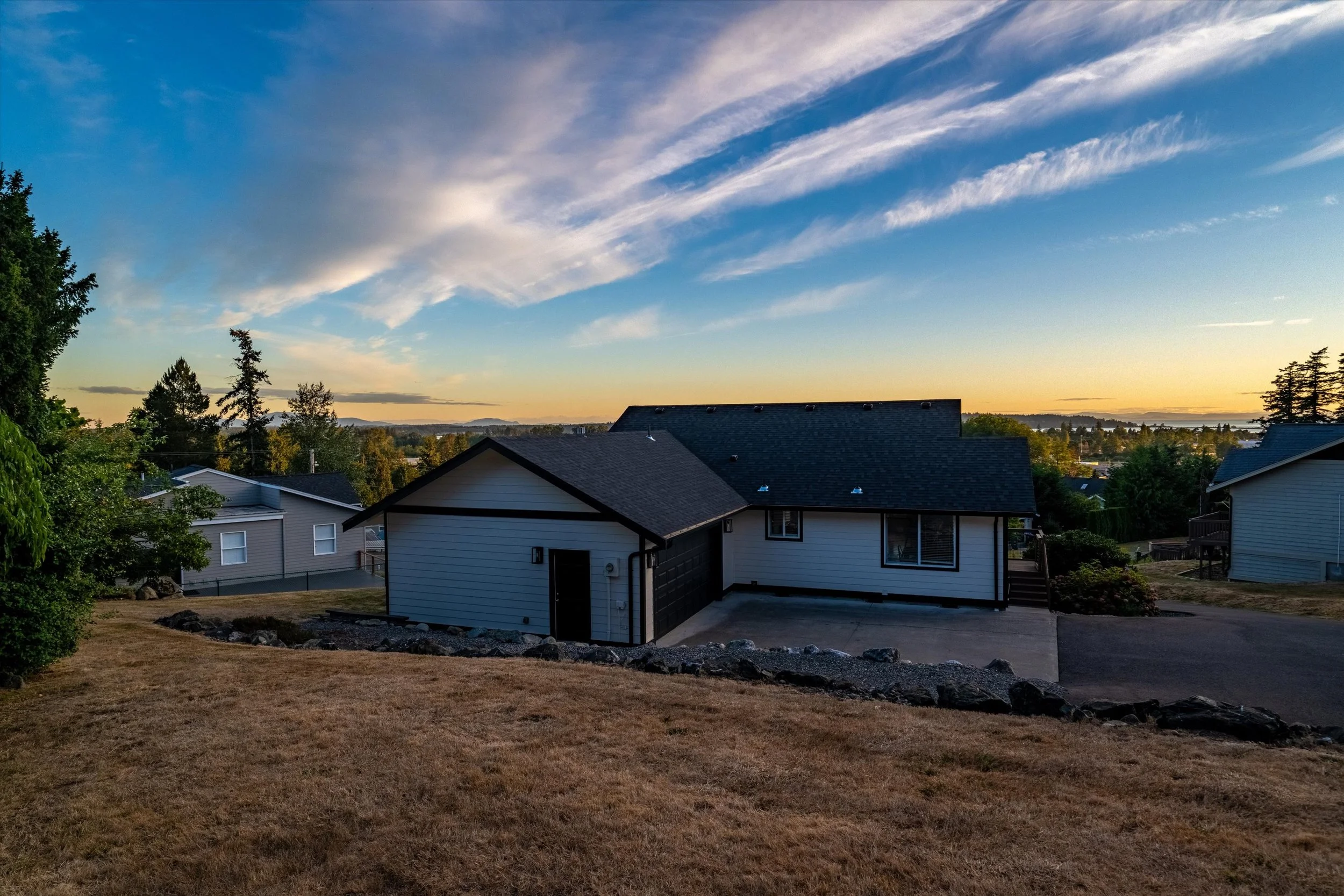 14-668 Parkview Pl-14.jpg