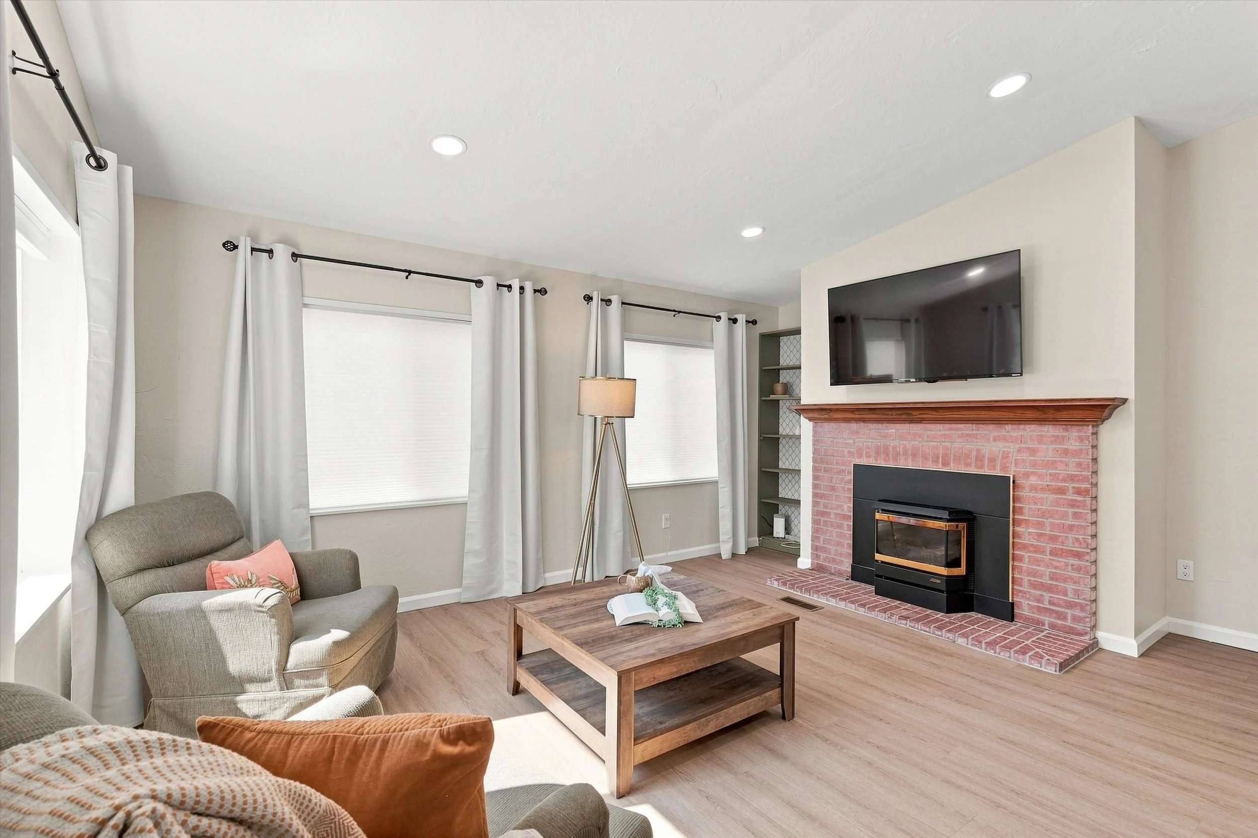 17-3802 James St #38-49.jpg