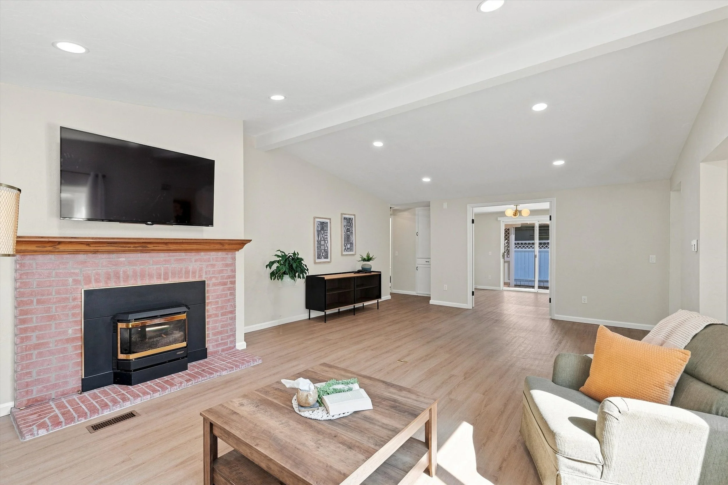 20-3802 James St #38-58.jpg