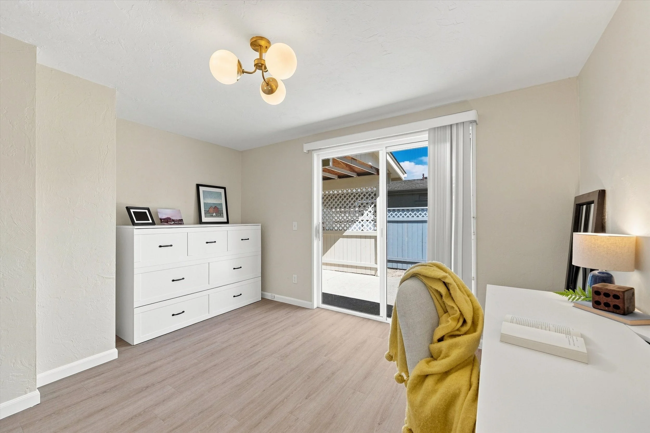 24-3802 James St #38-70.jpg