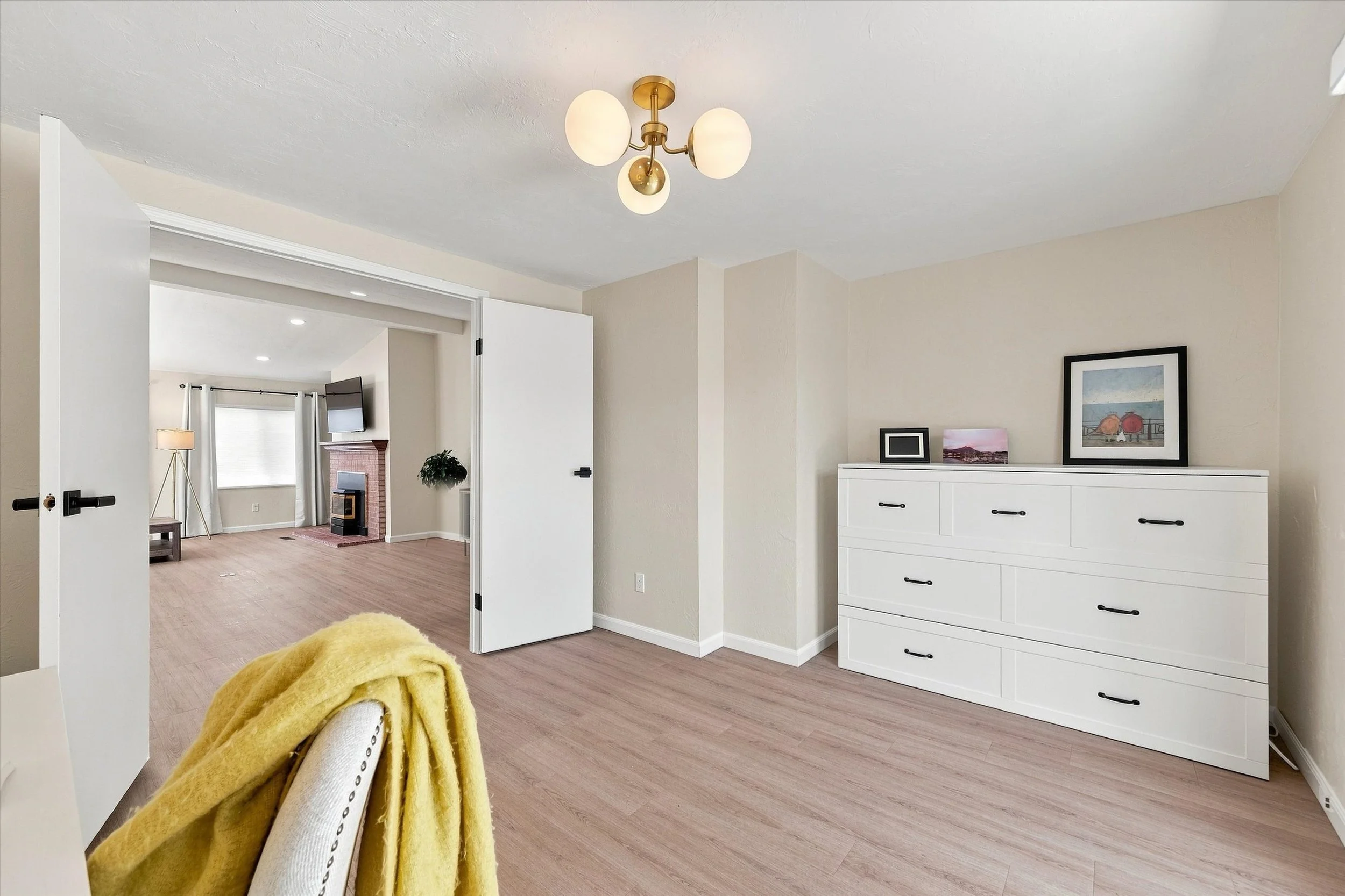 26-3802 James St #38-76.jpg
