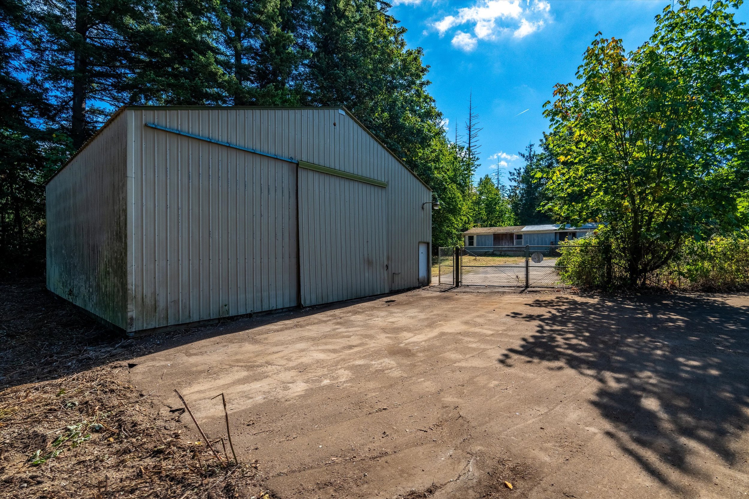 01-2033 E Pole Rd-27.jpg