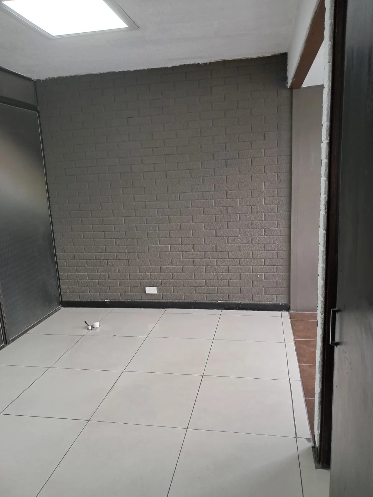 Se Vende Oficina en Galería Tívoli, Zona 9.