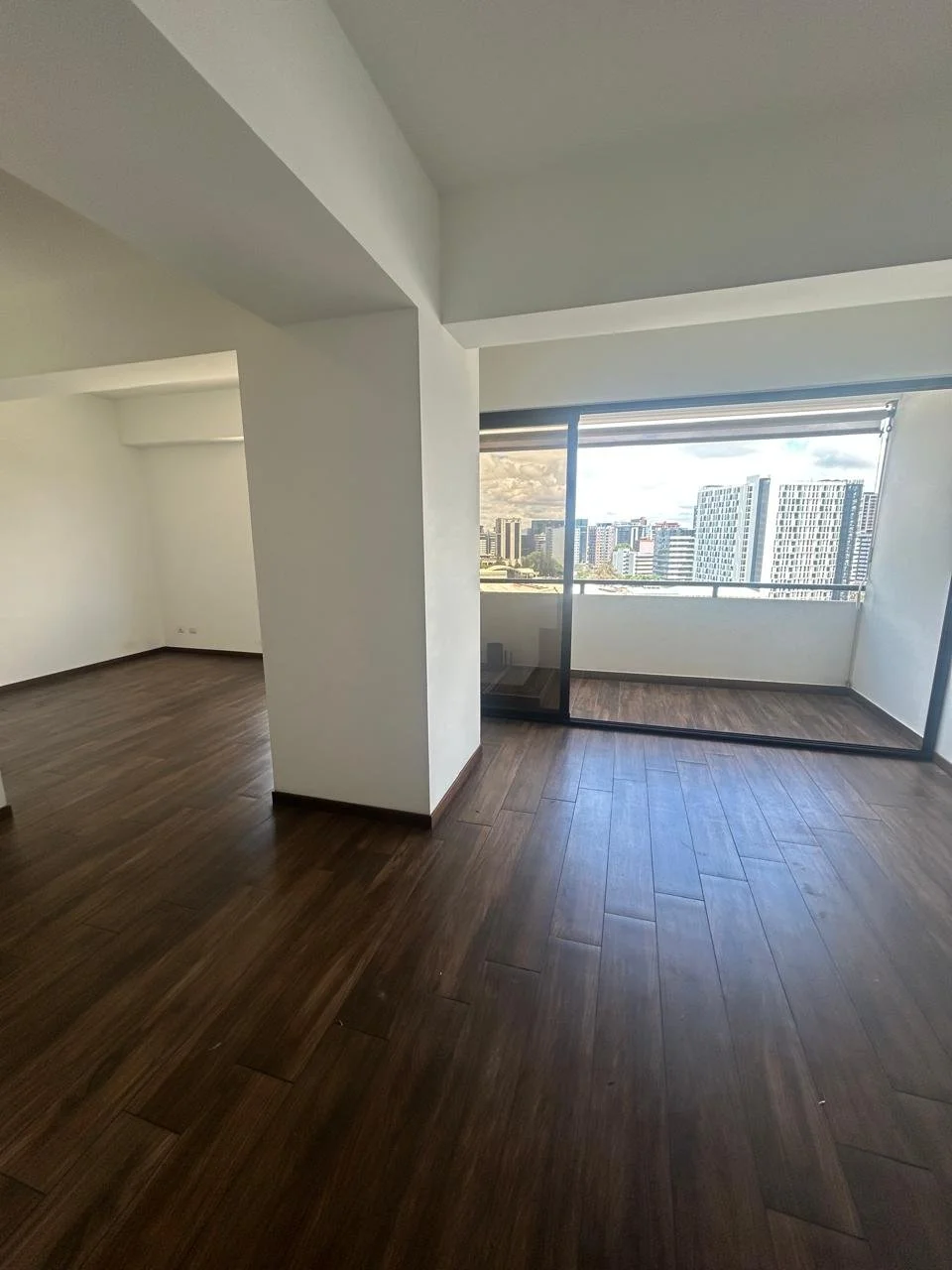 Se Vende Apto. en Zona 10. Excelente Ubicación.