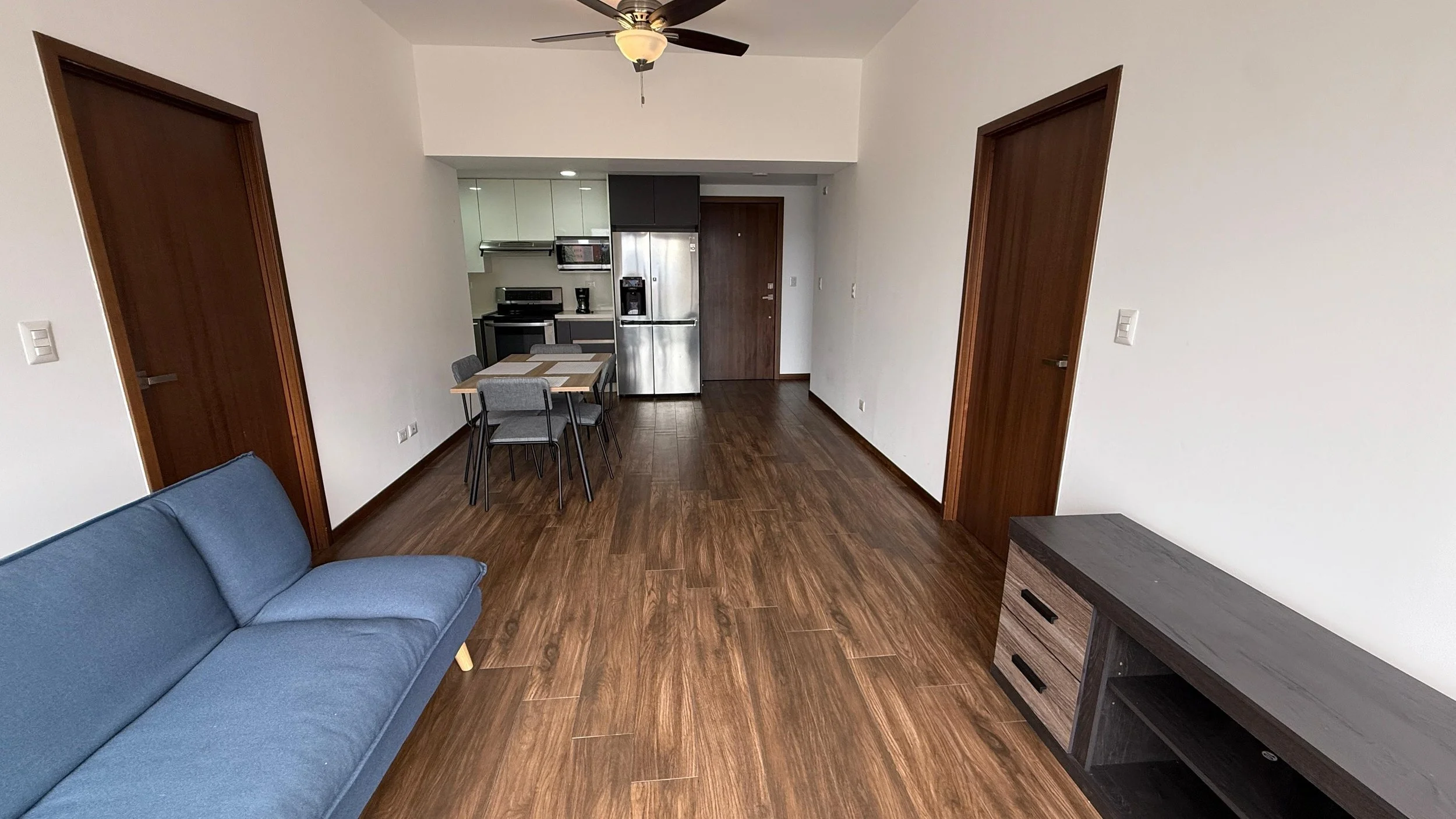 Se Alquila Apto. Amueblado Edificio Casa Clara, Zona 10.