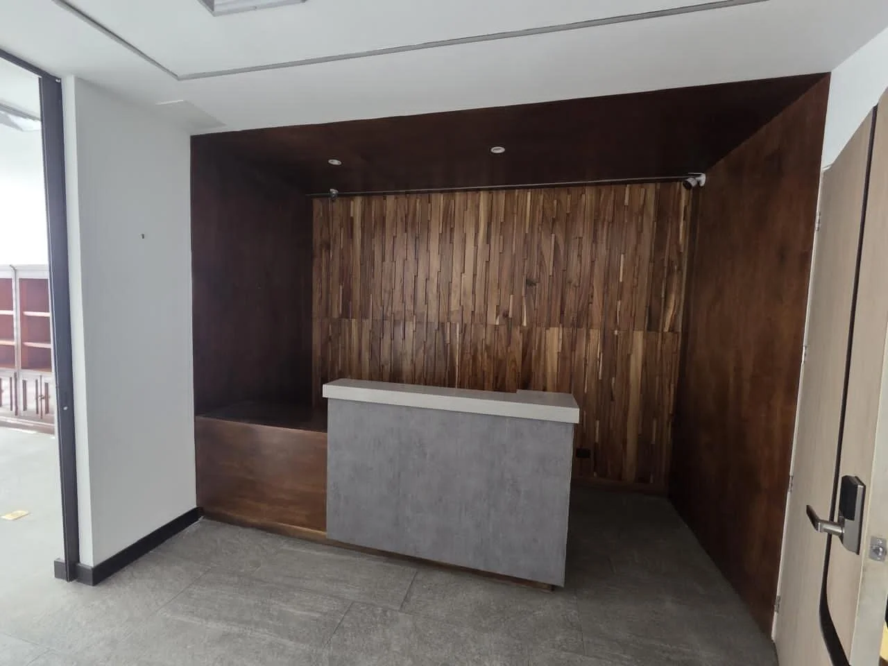 Se Alquila Local en Renovati, Zona 10.