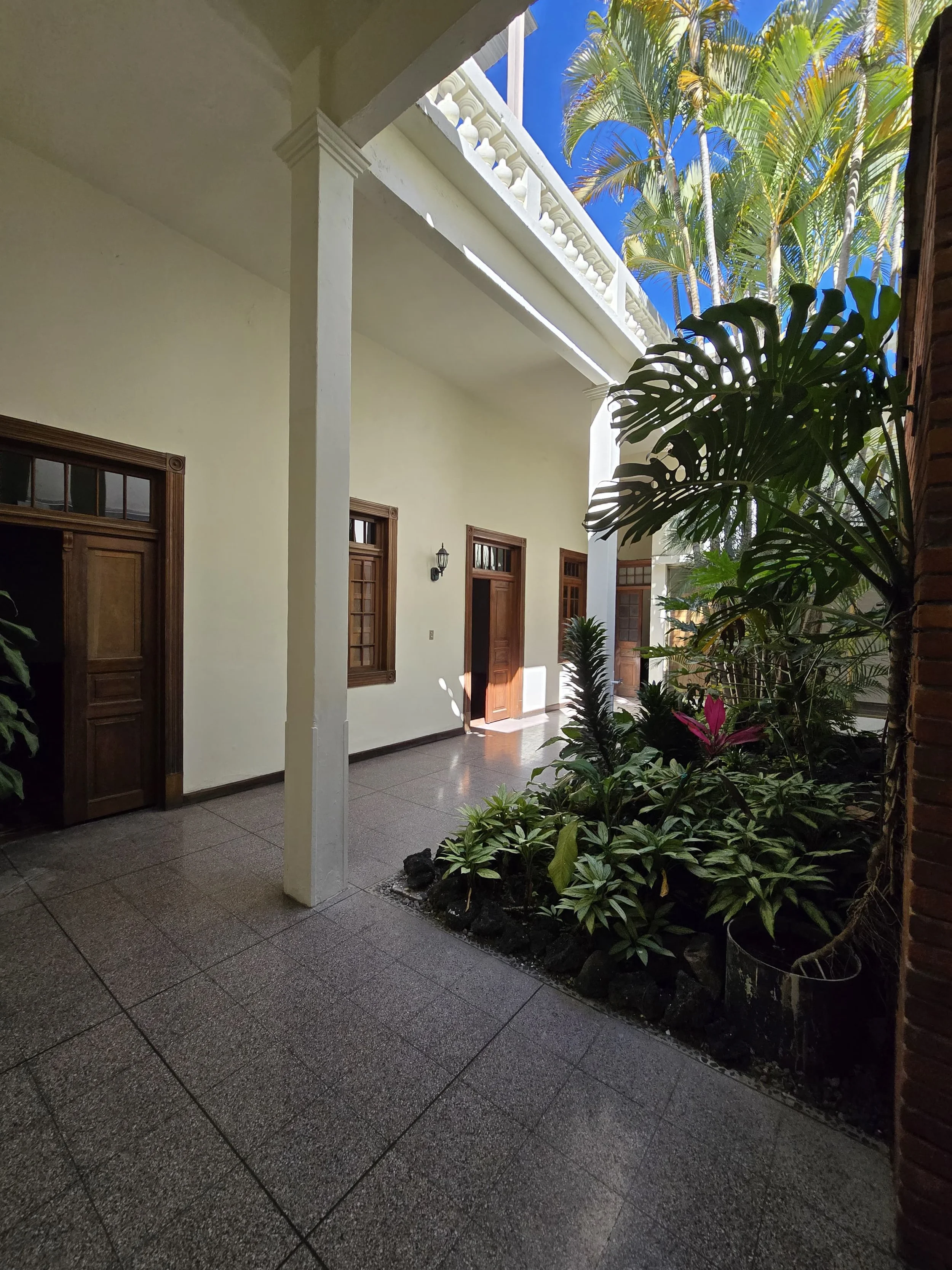 Se Alquila Casa en Zona 1 Frente al Mercado Central. A Una Cuadra del Parque.