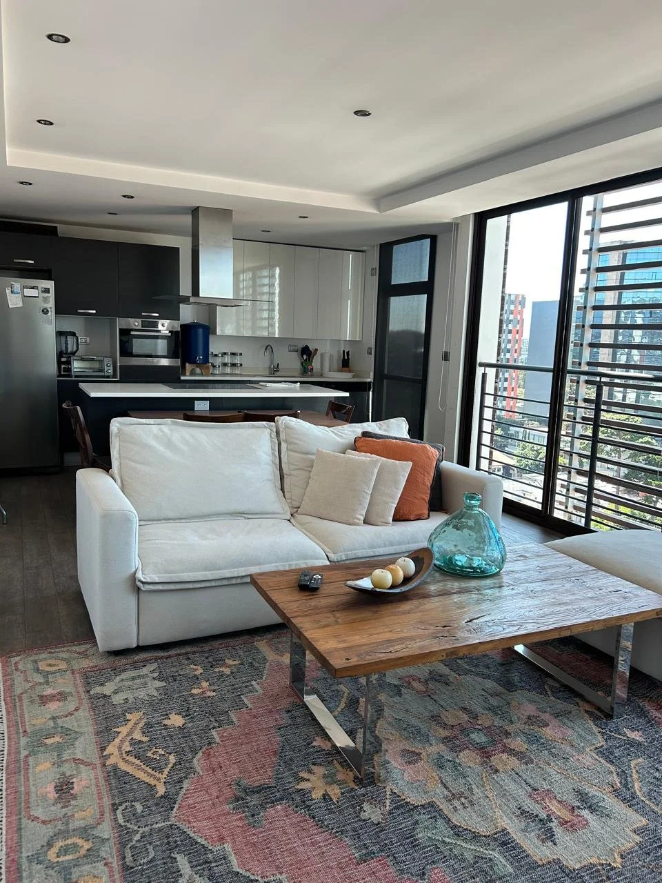 Se Vende Apto. Amueblado en Zona 10.