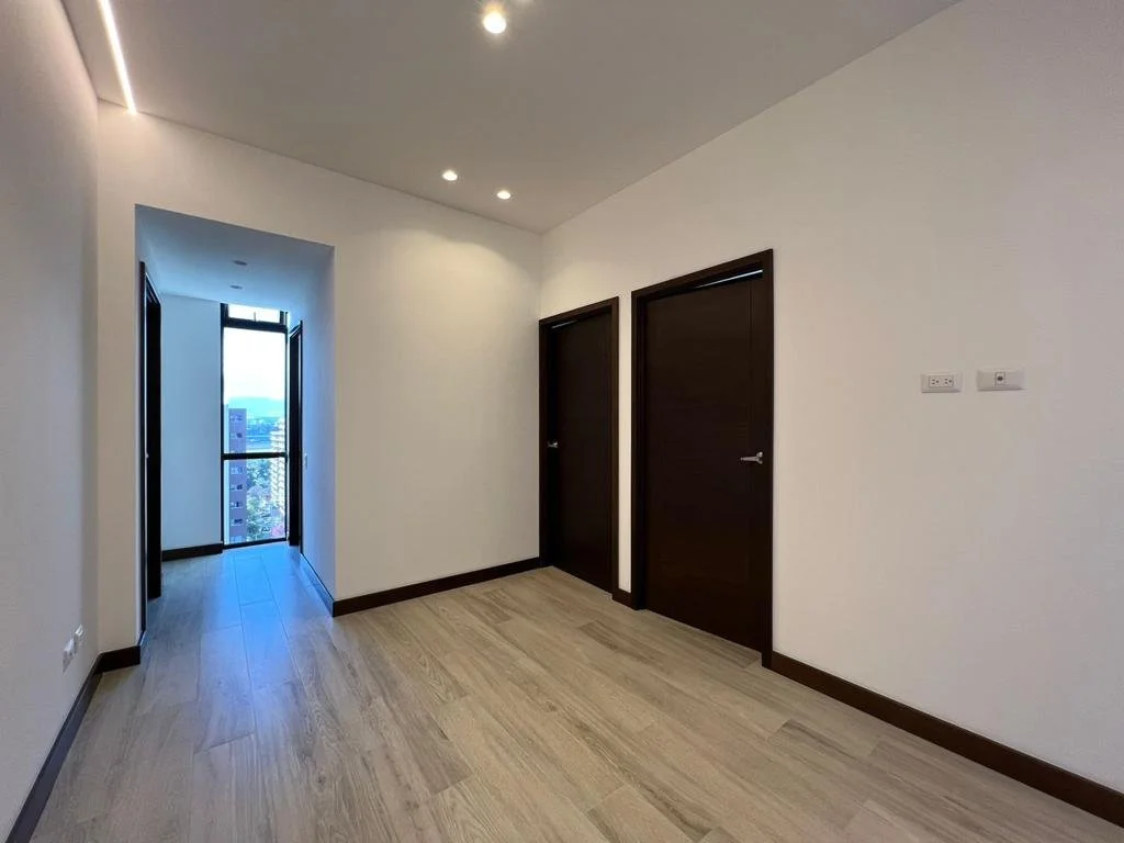 PHOTO-2023-05-08-17-06-10 (10).jpg