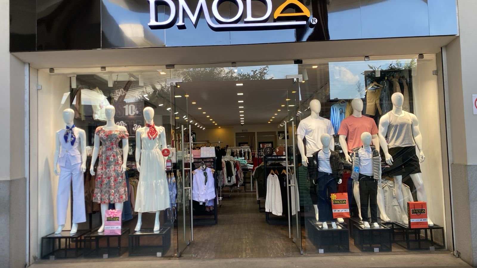 Se Alquila Local en Peri Roosevelt, Primer Nivel, Zona 7.