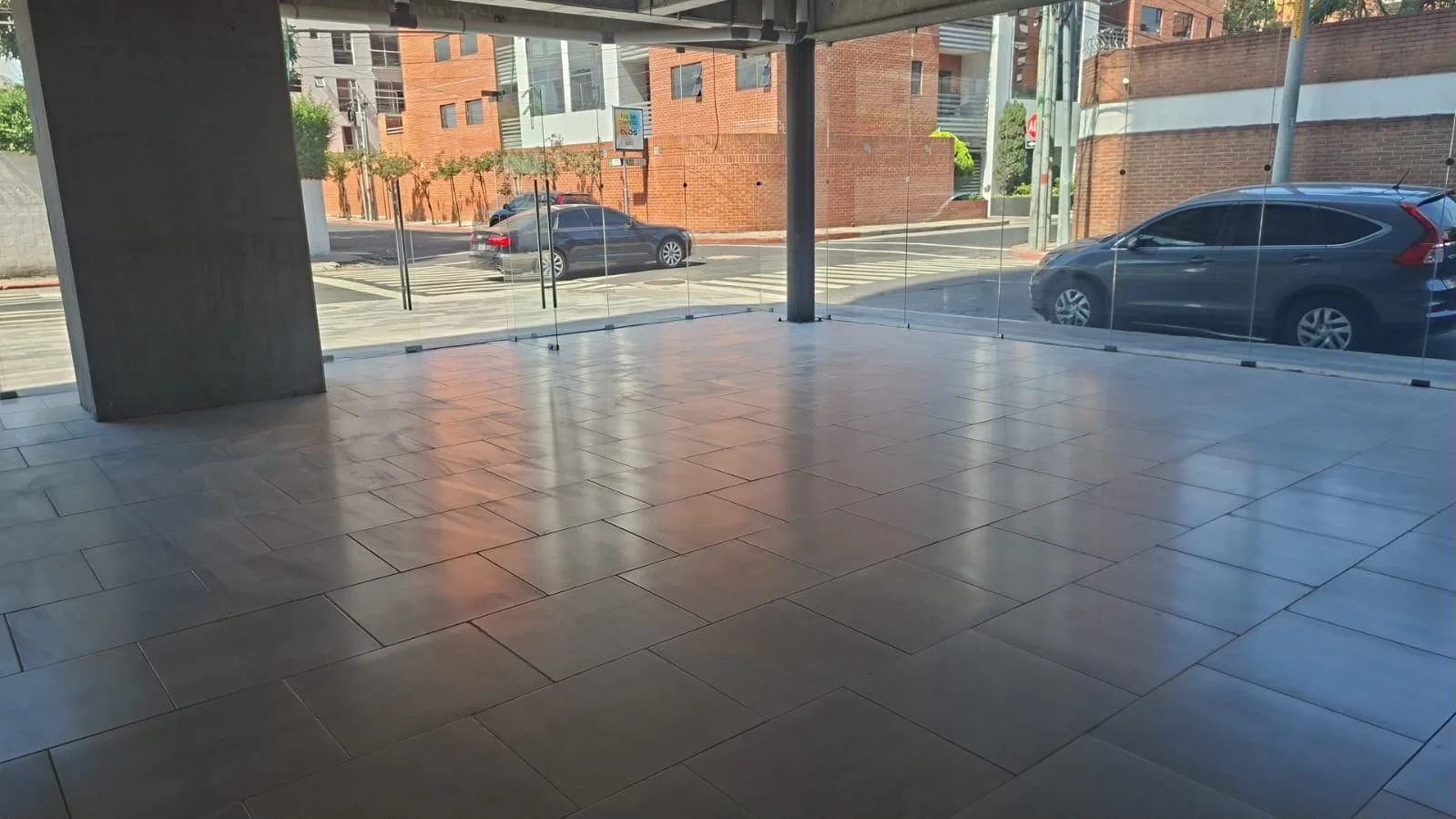 Se Alquila Local Comercial Edificio Biko, Zona 10.