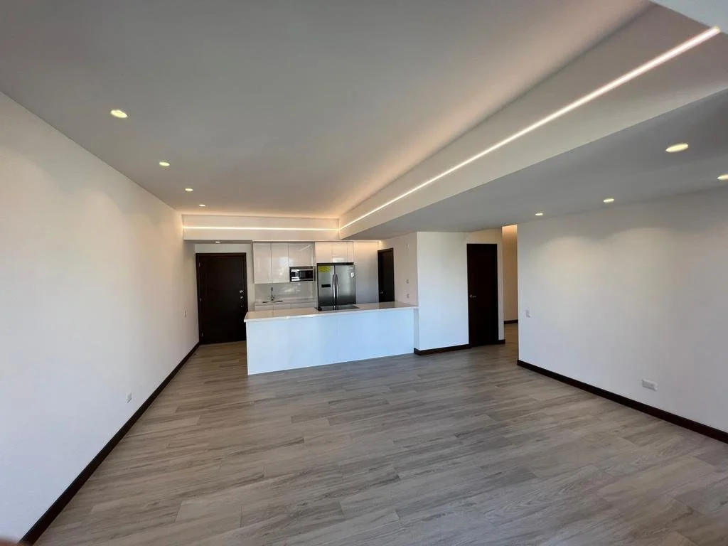 PHOTO-2023-05-08-17-06-10 (7).jpg