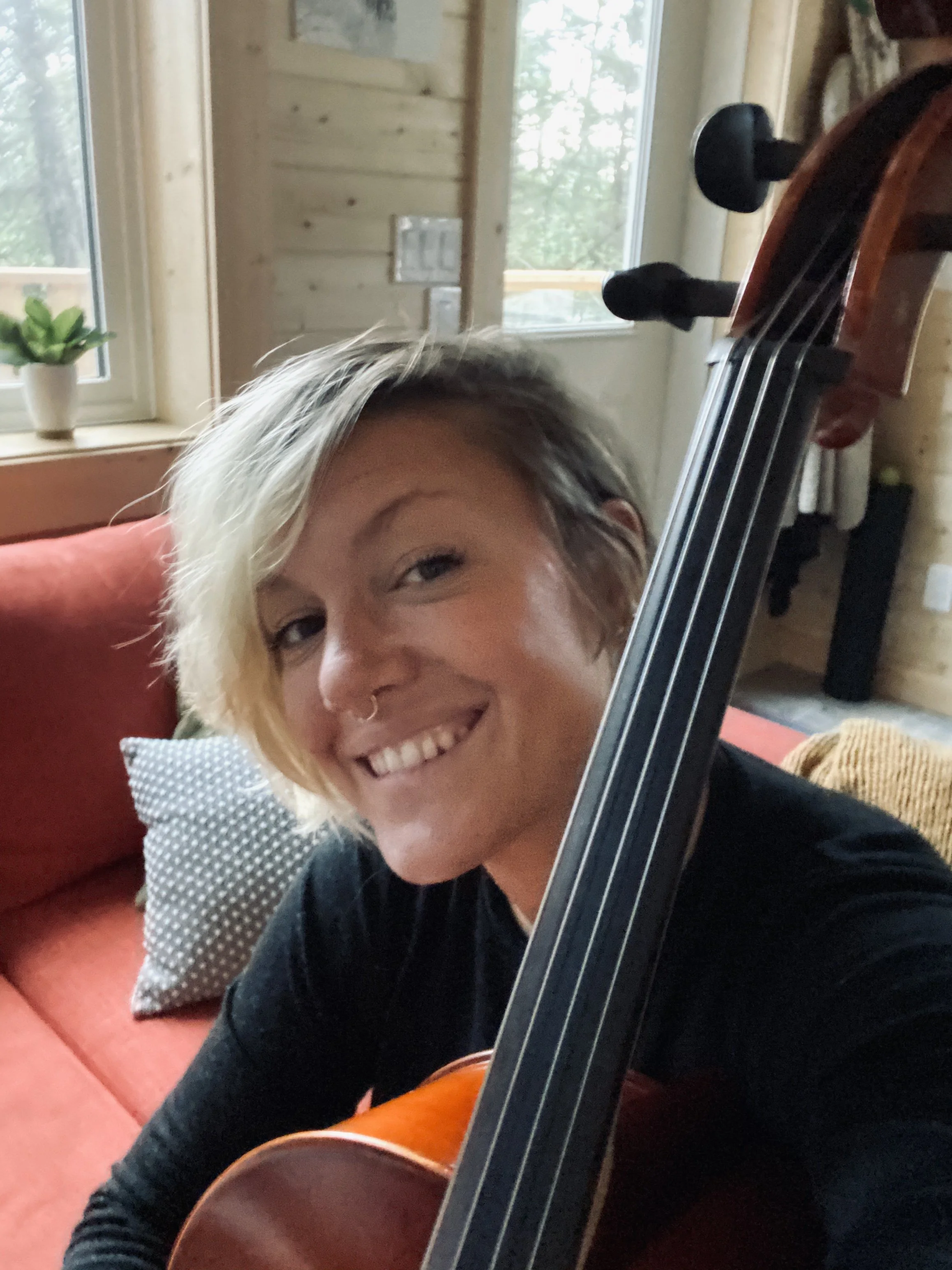 Slightly blurry selfie holding my rental cello