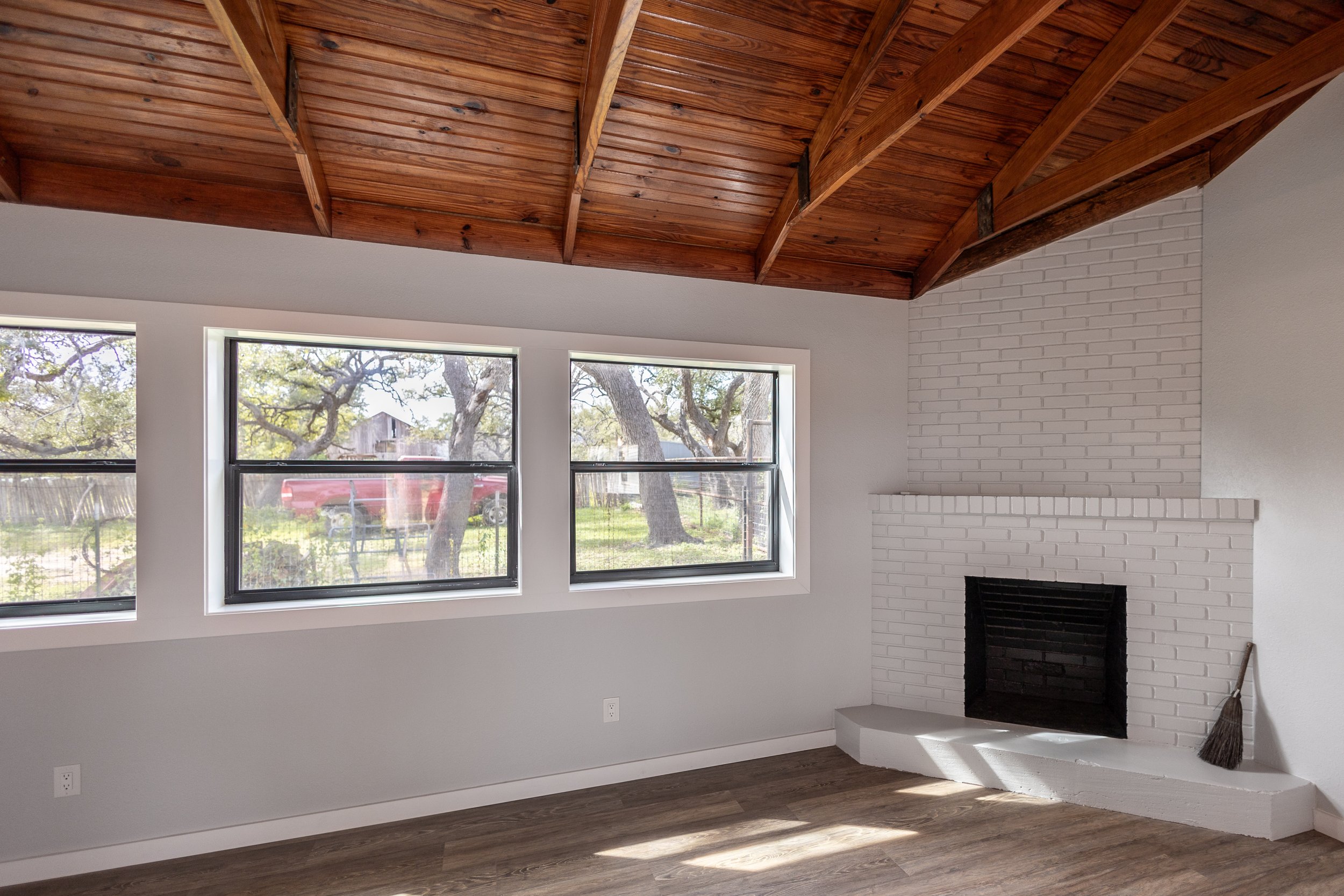 Living room with freshly painted walls.