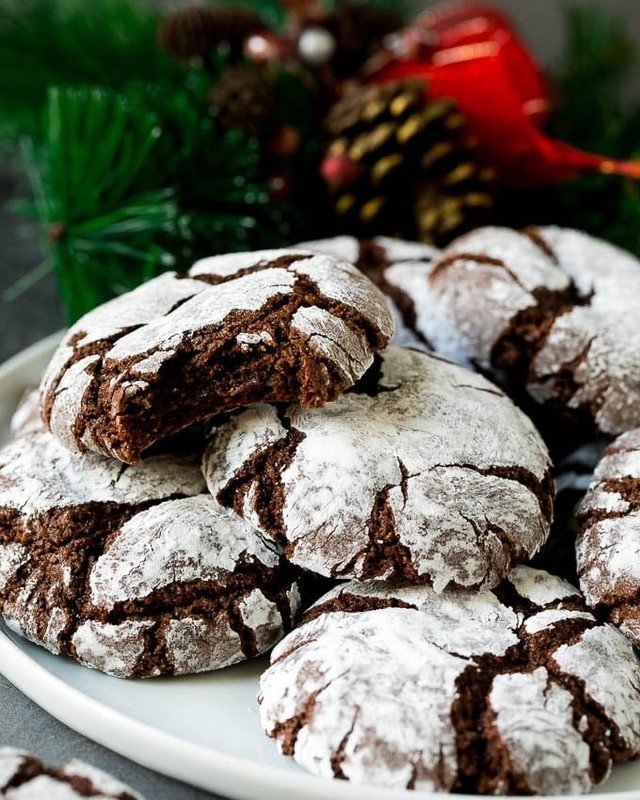 If you've put off ordering your holiday cookies because you needed to get through Thanksgiving first, NOW is the time! Don't delay and miss out. We'll only sell 200 dozen. 

These cookies make excellent teacher, client, neighbor gifts but you might w