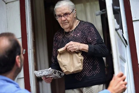 Through Community Kitchen's Senior Links program, we provide a prepared, reheatable meal to homebound seniors in need of food assistance, each Monday - Friday.

This program started in 2012 and is conducted in partnership with Area 10 Agency on Aging