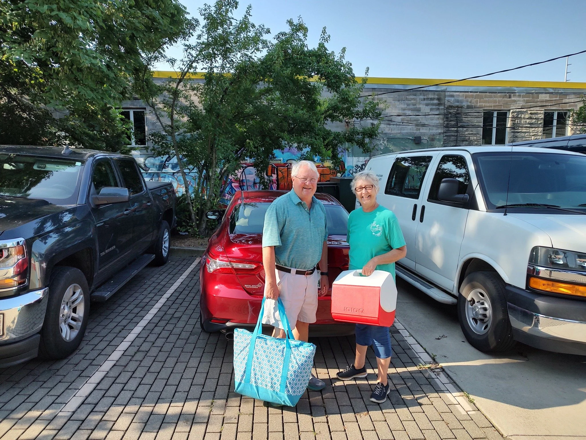 Happy Friday! We are looking for a volunteer to deliver Nutrition Links meals on Monday mornings. Nutrition Links is part of Positive Links, which is administered by IU Health.  Volunteers pick up meals at 9:30 and deliver them using their own vehicl