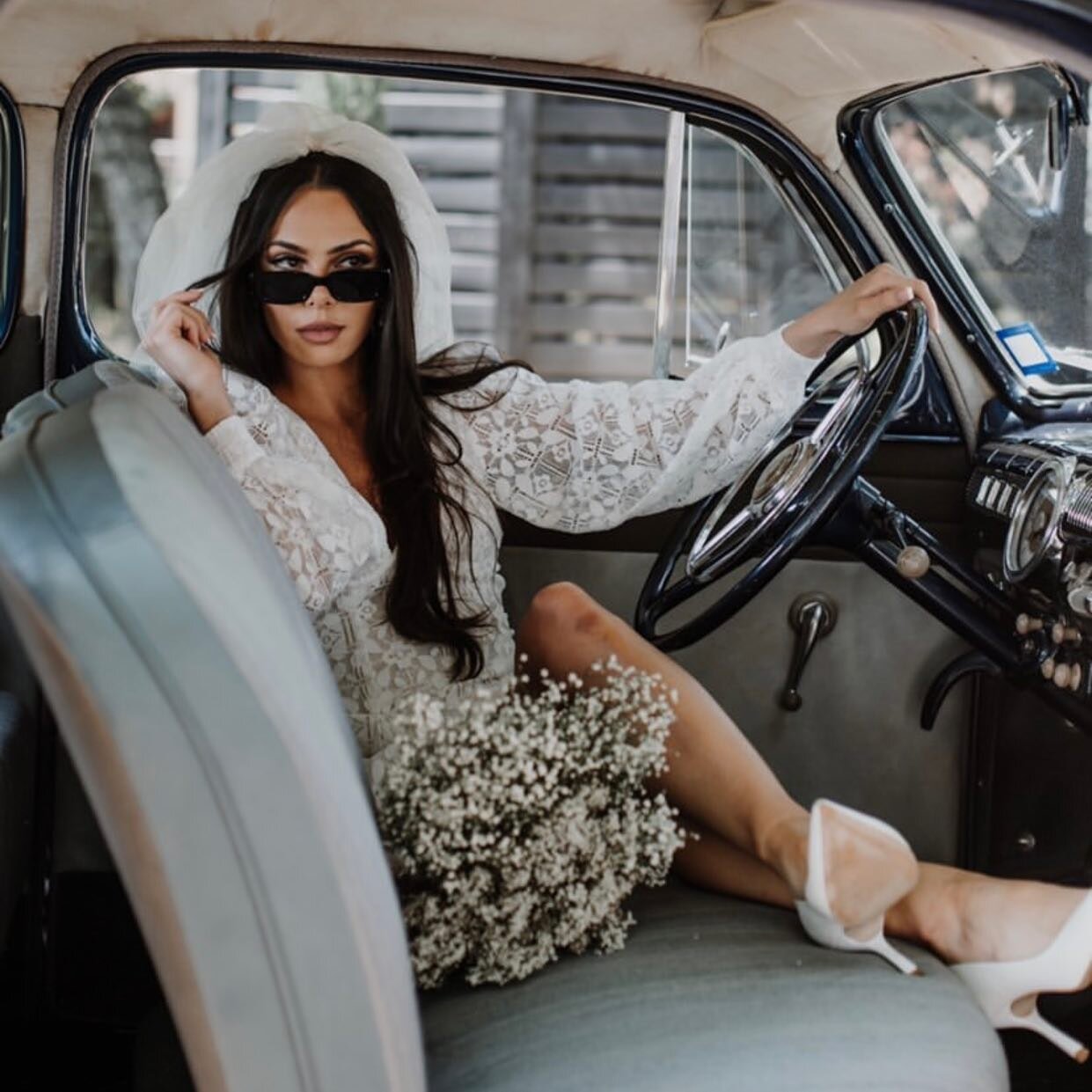 hey future husband, get in. we&rsquo;re blowing this popsicle stand 💨💨

Thanks @haleyisomphotography for having me apart of your elopement shoot. But it&rsquo;s the &ldquo;runaway bride* vibes for me 🤠

📸 by: @erinlynnkphotography 
makeup: @emily
