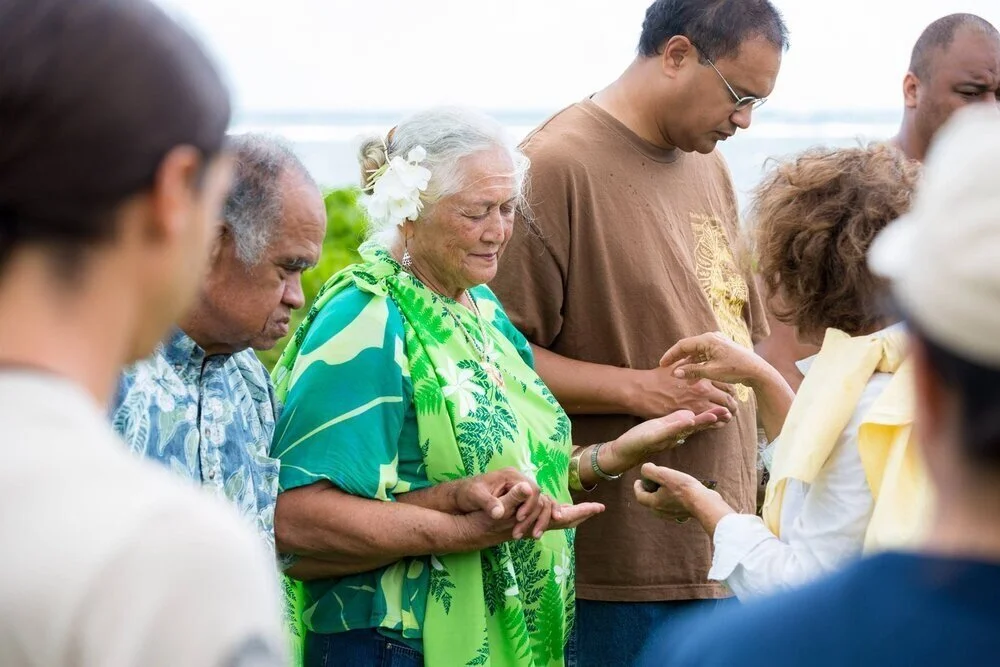 Praying+Group+-+Maunawila+Blessing.jpg