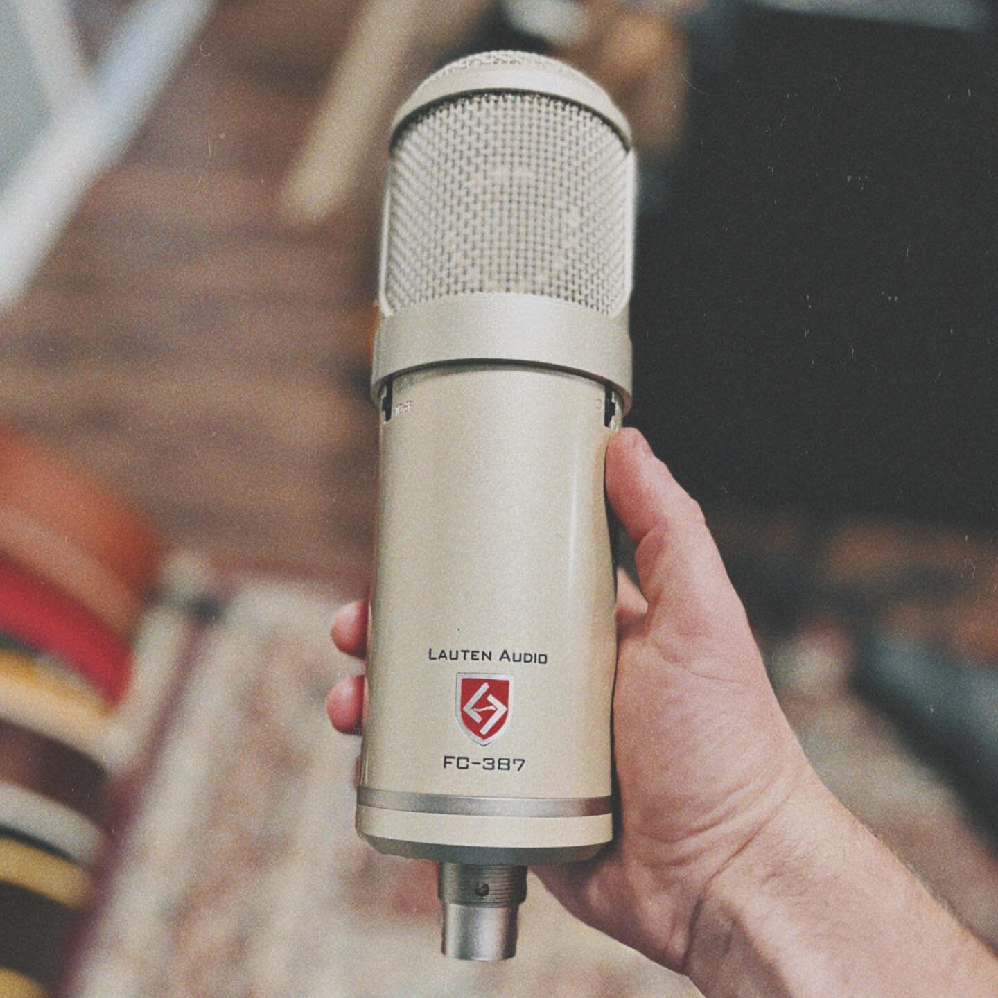 Super pumped to add this to the collection. Been enjoying the LA 120&rsquo;s on piano and acoustic. This thing though is built like a tank. Thanks @lautenaudio for making great microphones over and over again.