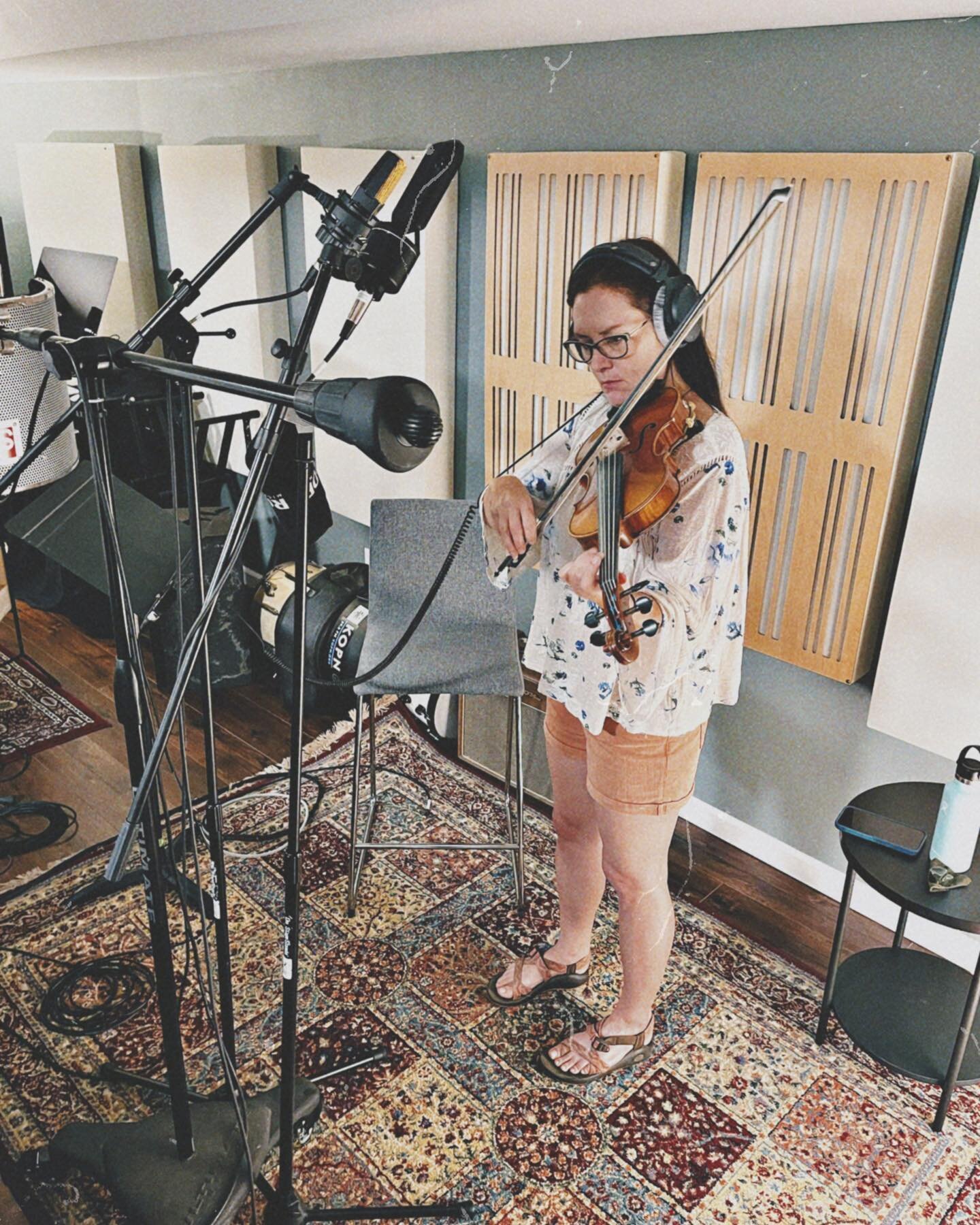 Fiddle with @mollyhealeymusic  this last weekend. What a special talent!!! For sound nerds, I did a shootout between a AKG 414 XL II and a Rode NTR into UA LA-610.  The 414 won this time.
