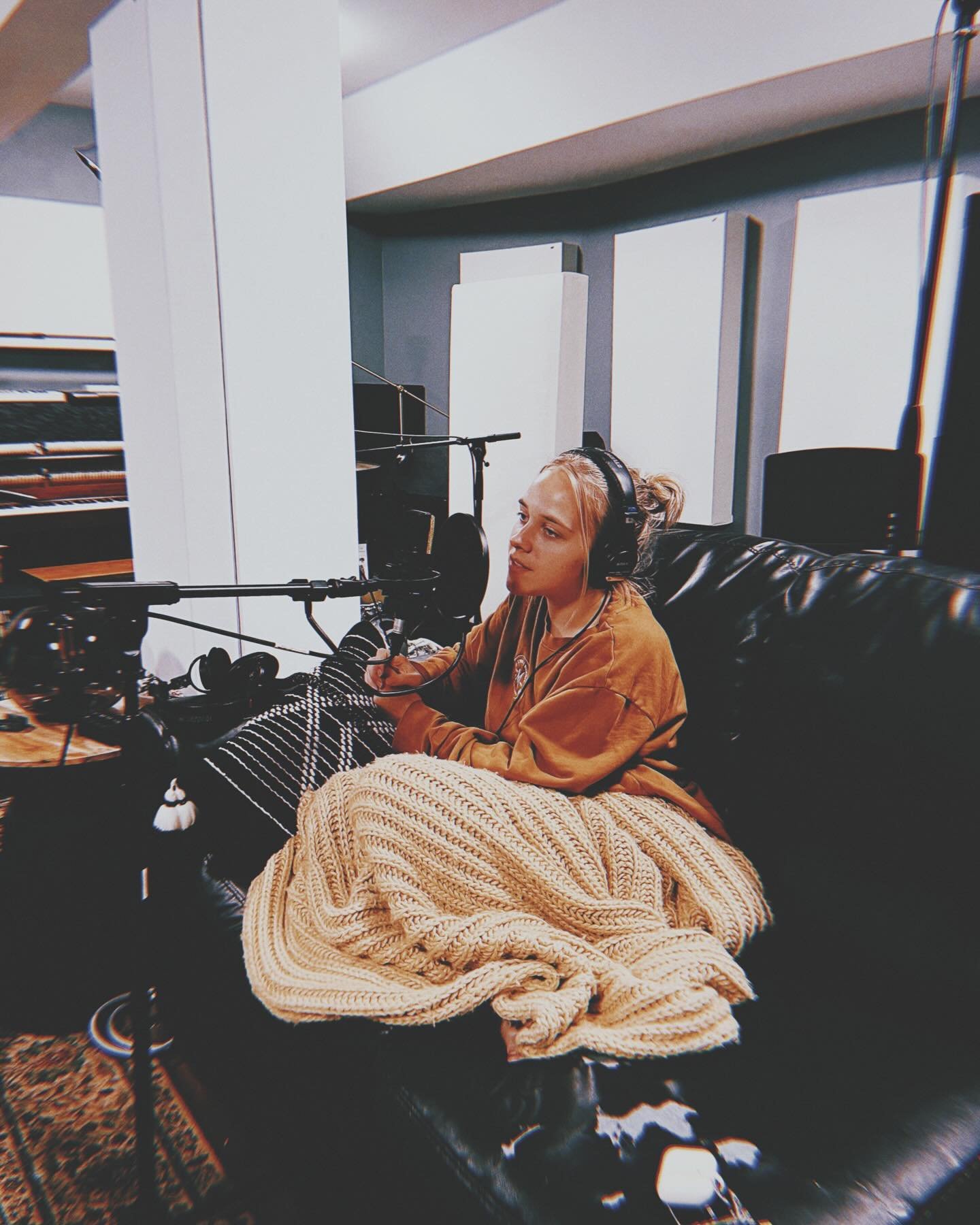 🎶🚨 Big news! The new EP *Camera Roll* by the talented @janelleogray is officially out now! 🎤✨ Had the honor of producing this project&mdash;so proud of what we created. 🎧 Go stream it and let us know your favorite track! Available on all platform