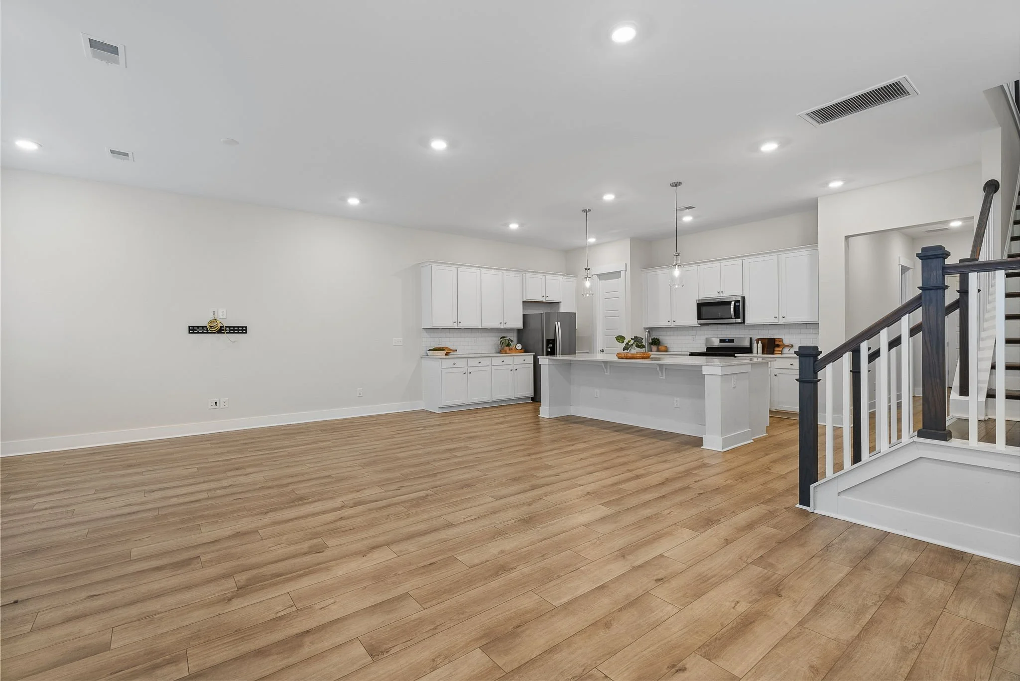 9-web-or-mls-Barclay Media Co -7.jpg