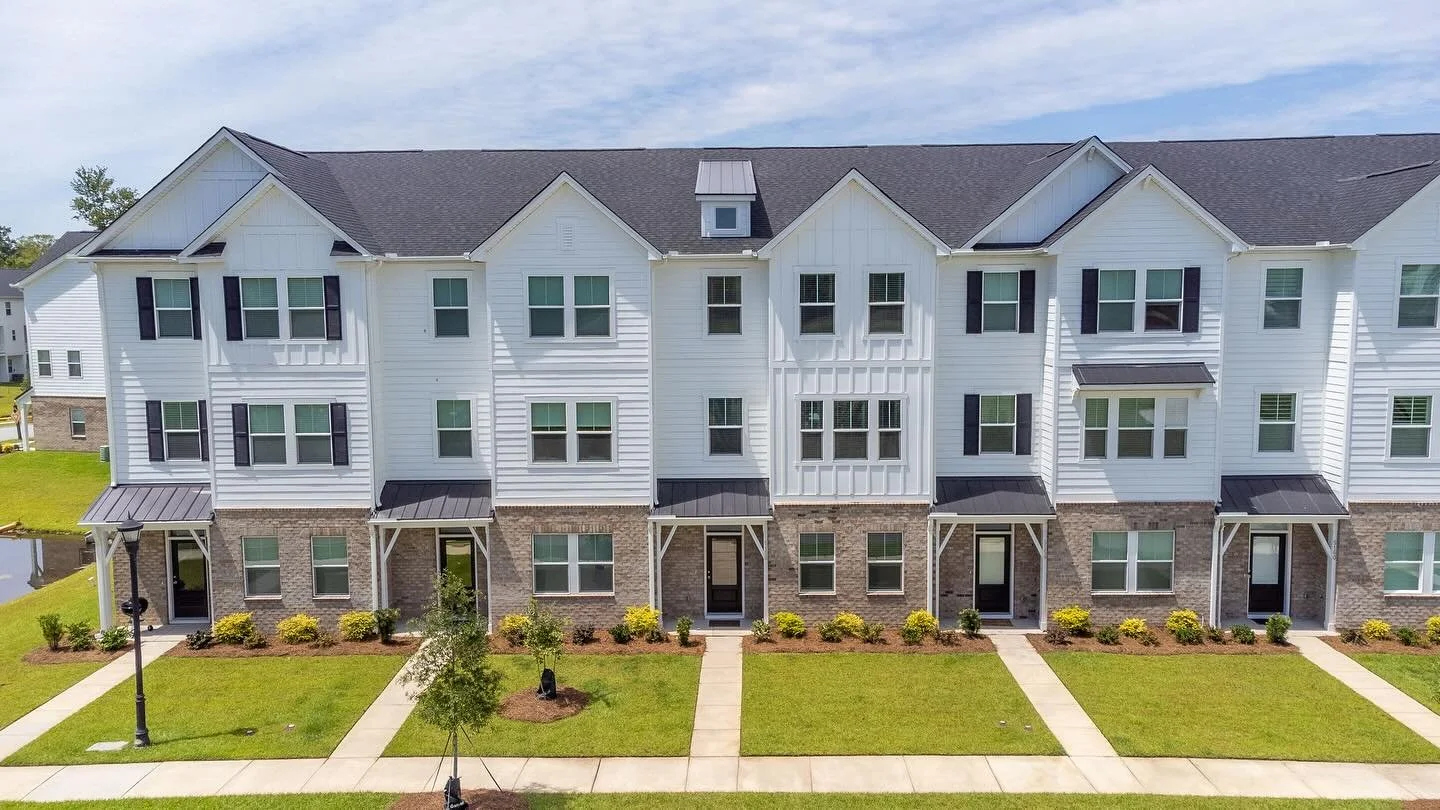 5156 Double Eagle Loop &mdash; a never-lived-in townhome waiting for its first owners. Modern finishes, move-in ready, and ready to start your next chapter!

Now listed at $425,000

📍516 Double Eagle Loop | Wescott Plantation, Summerville