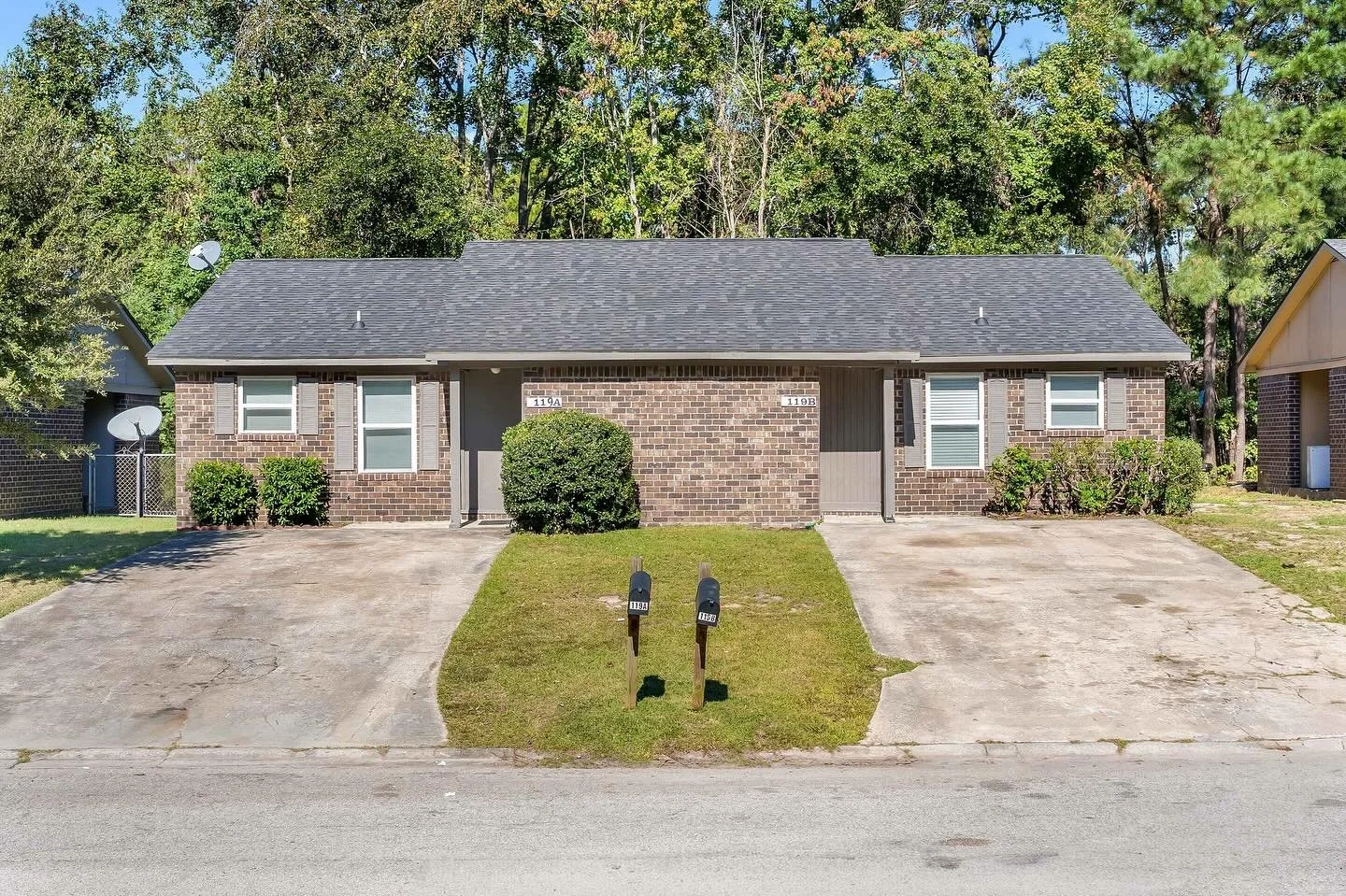 JUST LISTED! 

119 Cedar Grove Dr. &mdash; an ideal investment or house hack opportunity in a convenient Charleston location. Each unit features its own driveway and laundry, plus a fenced backyard. Live in one unit and rent the other, or rent both, 
