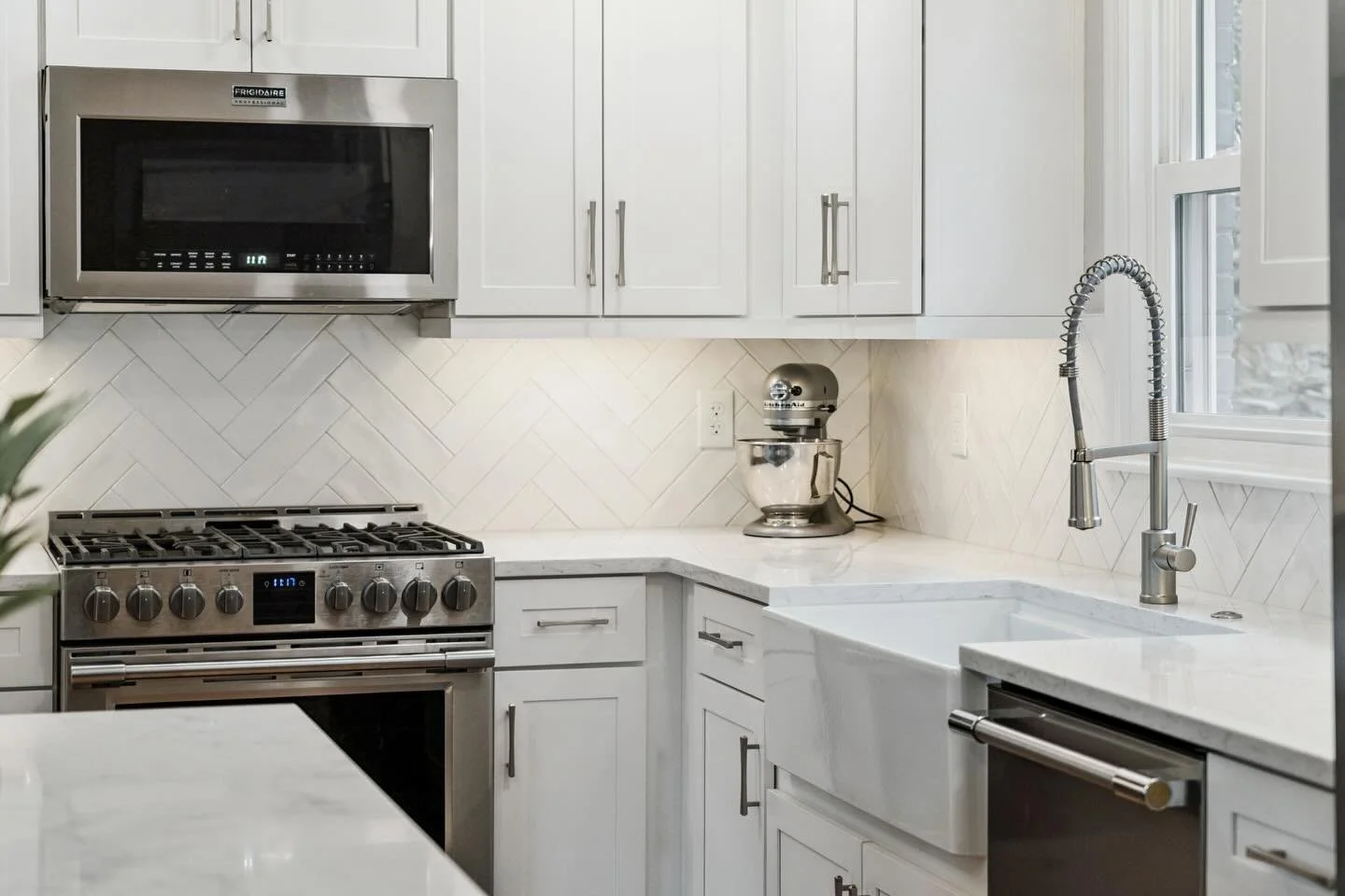 ✨OPEN HOUSE THIS SUNDAY 2/15, 12-2PM!

Join us at 1131 Crull Drive in the heart of West Ashley! A fully renovated home where modern updates, modern living, and every day convenience come together. 

Minutes to downtown, shopping, dining, and everythi