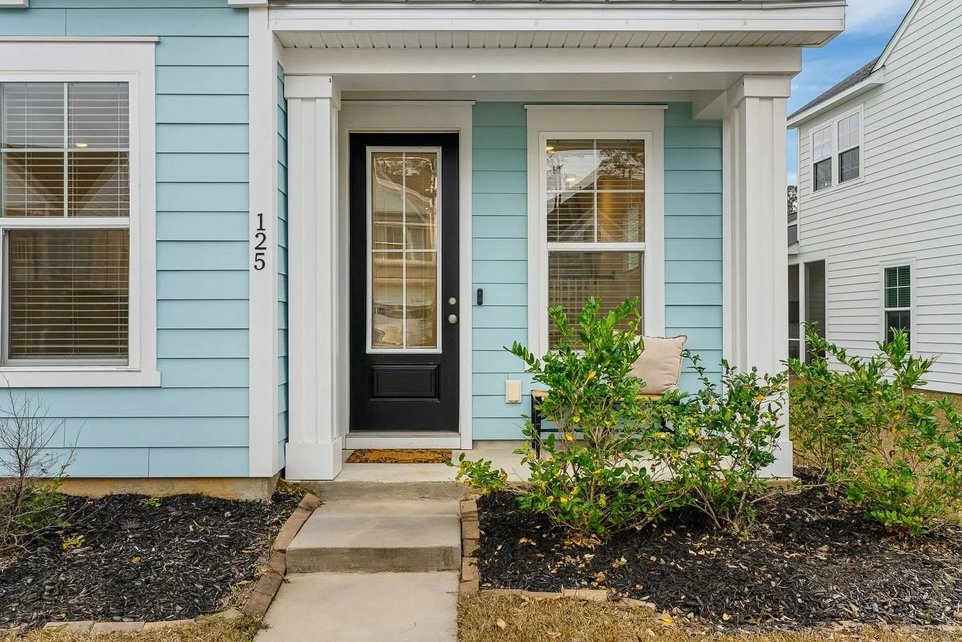 🏡 OPEN HOUSE THIS SUNDAY 2/15, 1-3pm!

Join us at 125 Trumpet Vine in The Ponds! One of the few homes in the neighborhood offering two true primary suites, giving you flexibility for guests, multigenerational living, or roomates. 

An expansive kitc