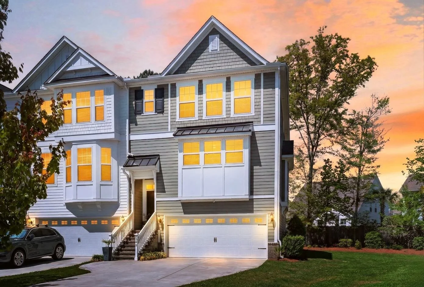 NEW LISTING!

Welcome to 1555 Moss Spring Rd. a beautifully updated end-unit townhome in Park West, Mount Pleasant. 

Featuring 3 bedrooms, a flexible floor plan, and abundant natural light this home offers easy, low-maintenance living. Enjoy a bonus