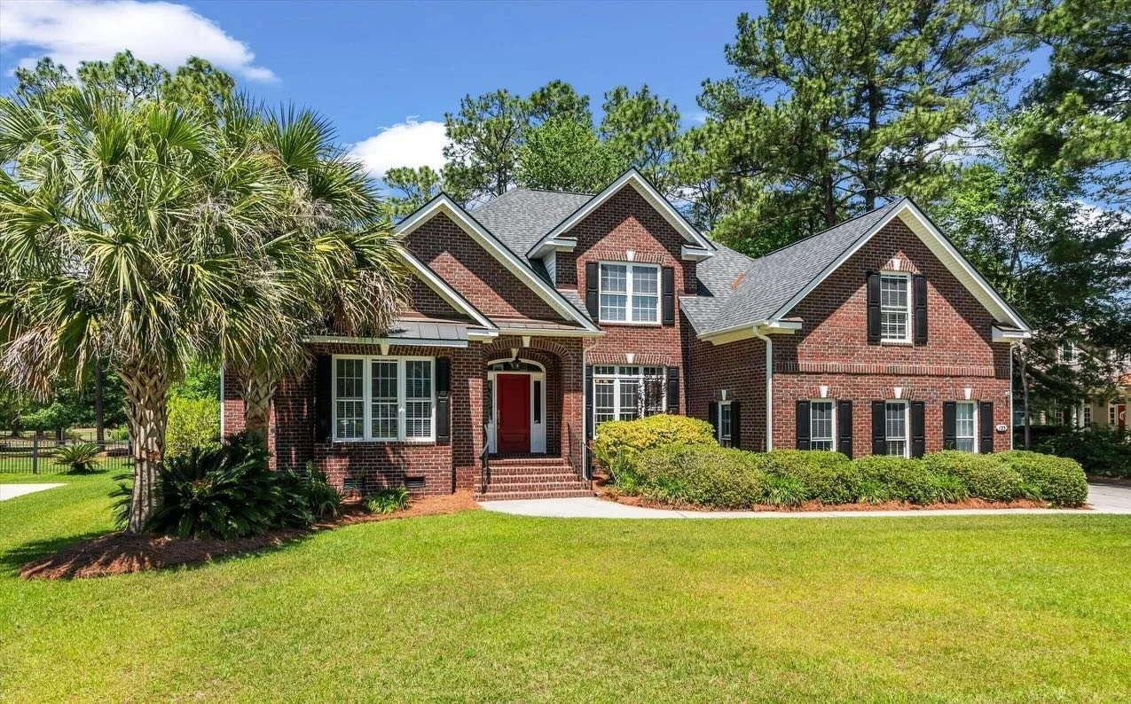 125 PINE VALLEY🏡🏡🏡

Beautifully maintained and thoughtfully designed, this stunning brick home over looks the 3rd and 4th fairways in sought after Pine Forest Country Club. 

5 bedrooms | 3.5 bathrooms | Golf course views 

Featuring soaring ceili