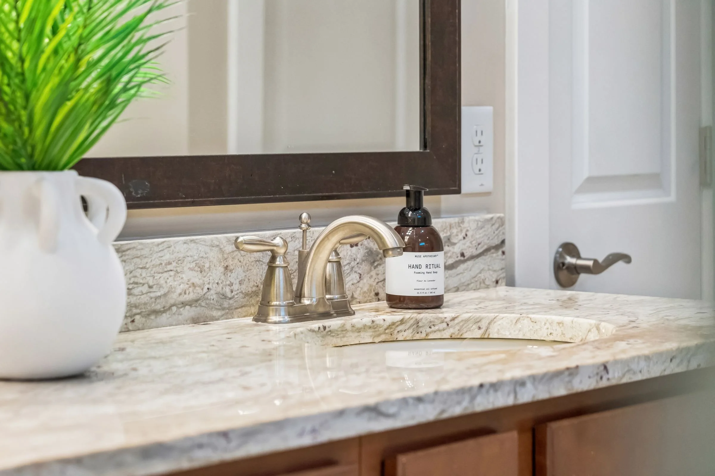217PresidentCir-KeenEyeMarketing-041.jpg