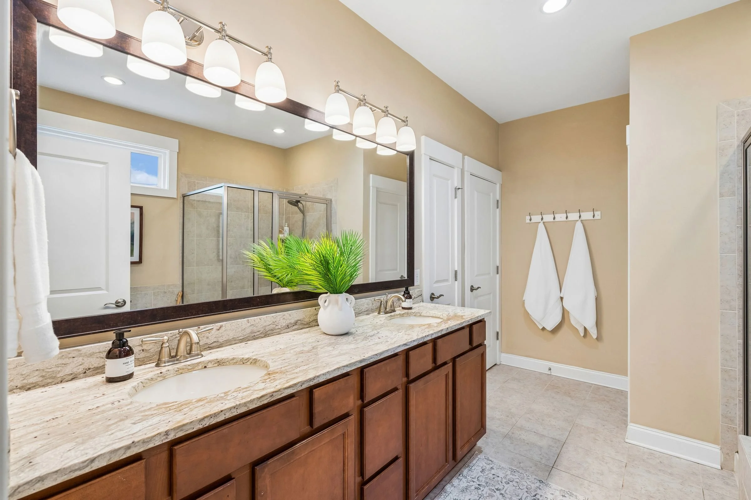 217PresidentCir-KeenEyeMarketing-040.jpg