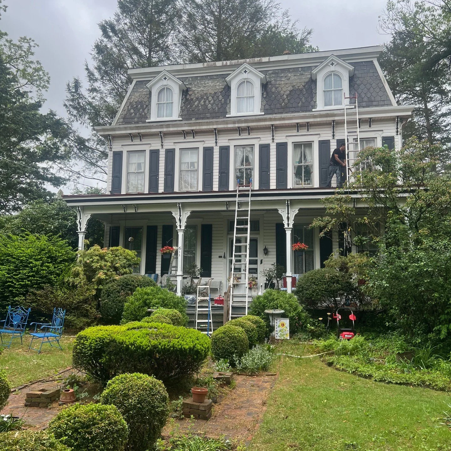 Revitalizing the exterior of this beautiful home in Laurel Springs, NJ! We brought the shine back with powerwashing and gave the dormers and shutters a fresh new coat of paint. Ready to shine through every season! 🏡💧🎨
#PowerWashing #ExteriorRefres