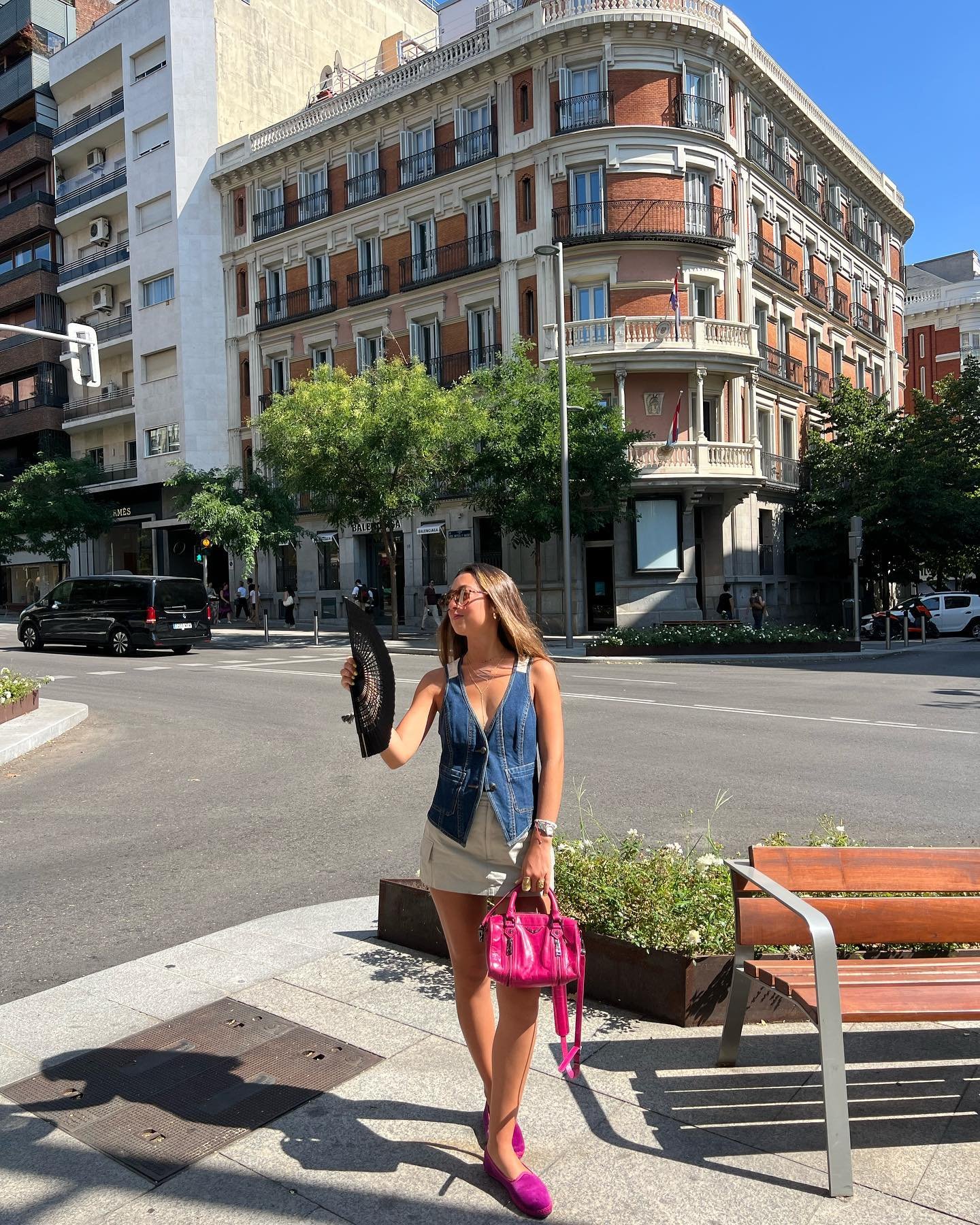 Hasta pronto 🩷
&bull;
#instylewithmaria #instyle #madrid #europelooks #summerinesp #coloresdeverano #flabelus #mycloset #fortheloveoffashion