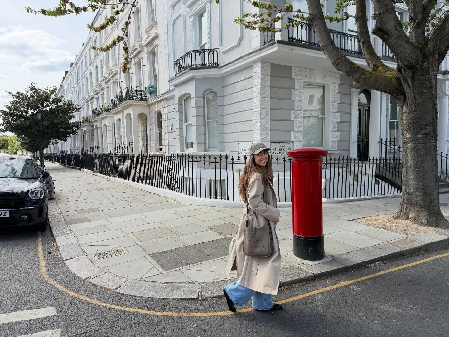 London is for trench coats, vintage shopping &amp; all the good things 🇬🇧💂🏼
&bull;
#instylewithmaria #londonfash