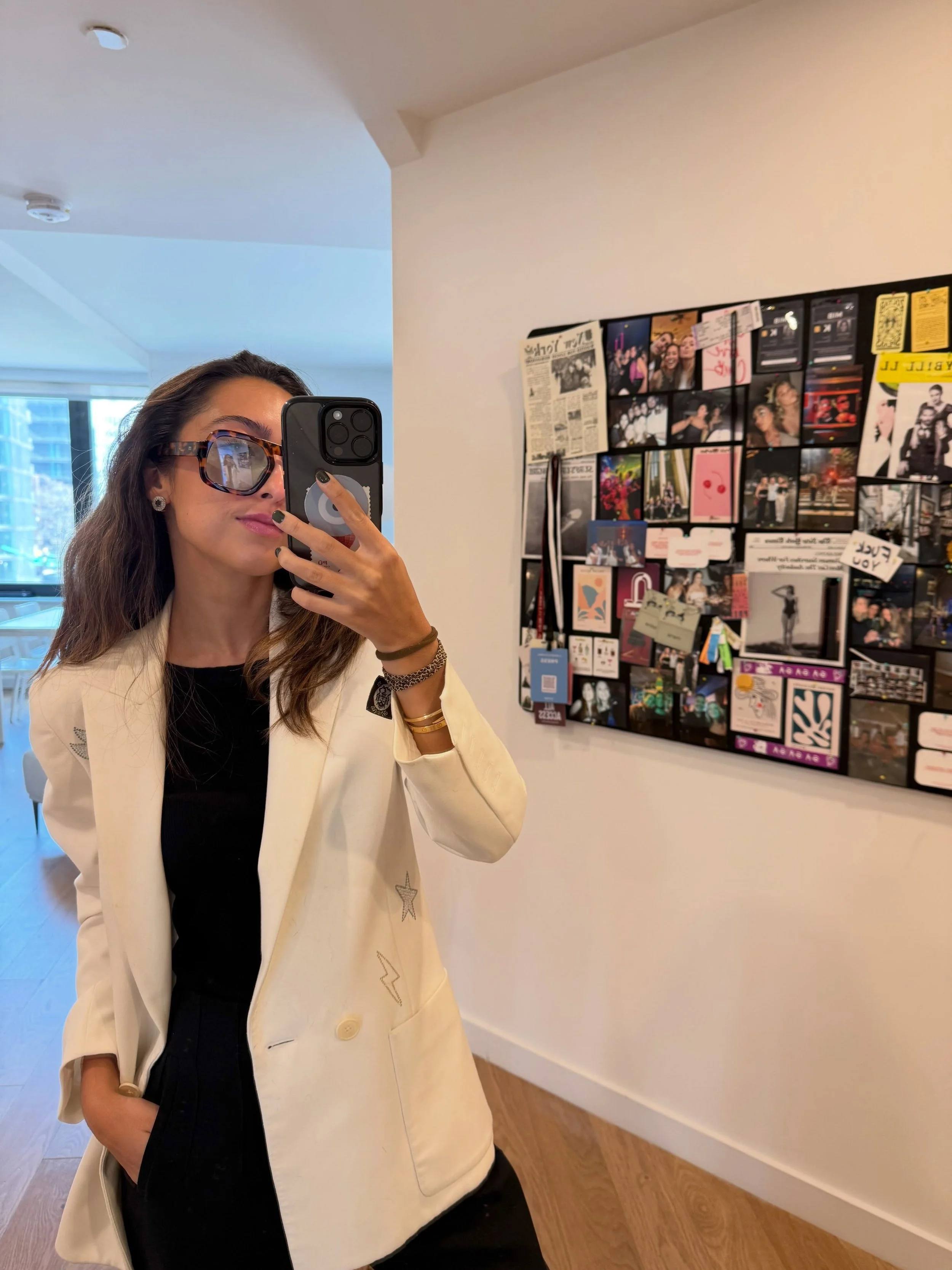 Kinda chic to dress up for work🫰🏼🙂&zwj;&harr;️
&bull;
#instylewithmaria #workootd #officefit #summercloset