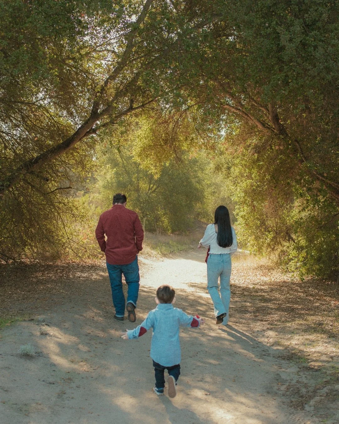 I'm so excited for family shoot season! My favorite types of family shoots are always when there's a little personal touch from the family. Whether it's your favorite park, your home, or your favorite places, I love a variety of family shoots that re