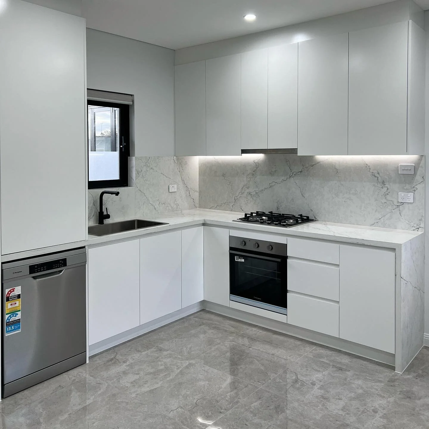 Who else is obsessed with the finishes? We can&rsquo;t get enough of the kitchen bench top 😍

&bull; 2 Bedroom Granny Flat at Fairfield West &bull;