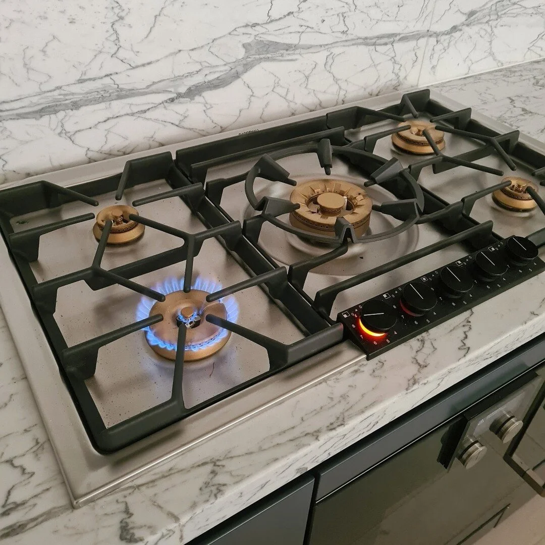 It's lit @gaggenauofficial 🔥

The residual heat indicator is a safety mechanism that lights up when burners are still too hot to handle.

#gaggenauofficial #gaggenau #stovetops #kitchen #naturalstone #naturalmarble