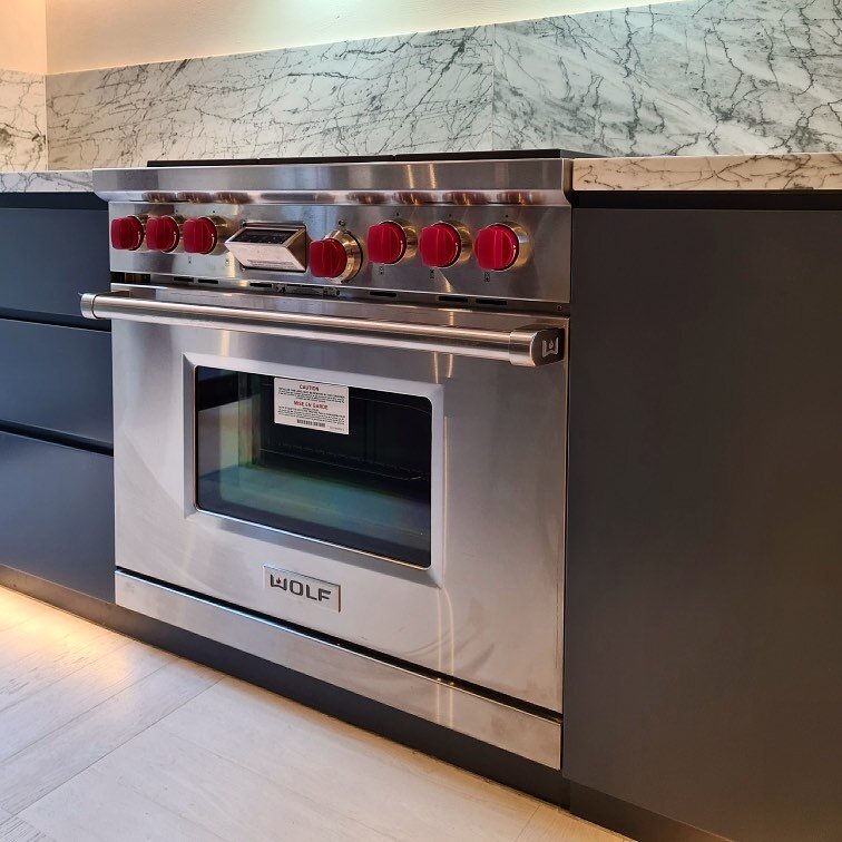 Another favourite from our Pyrmont project 🔥

@subzerowolfaust #construction #sydneybuilders #homebuilders #wolfappliances #oven #home