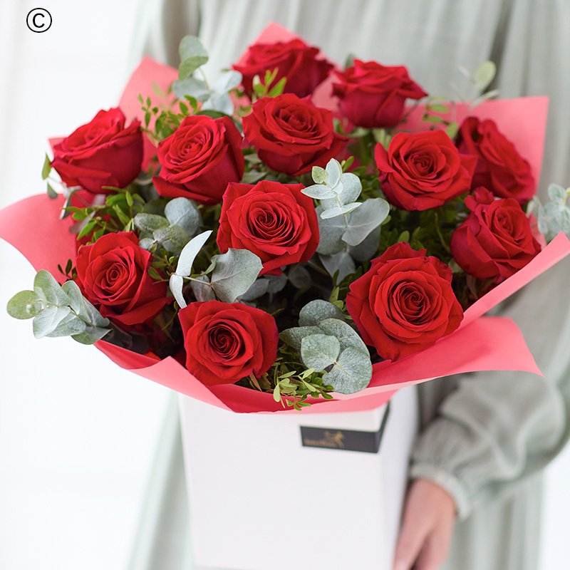 12 Luxury Red Roses