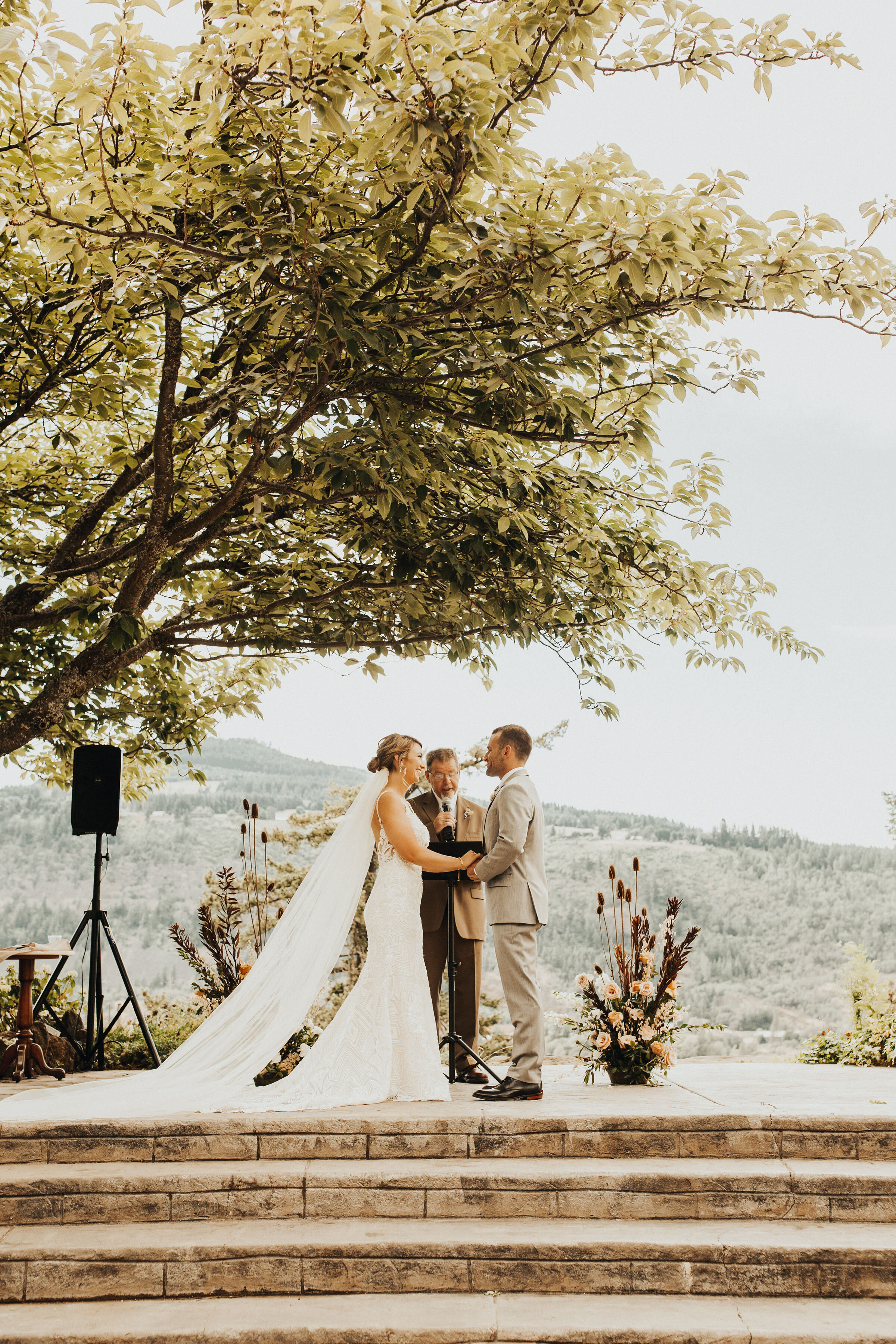megan + corey - columbia gorge hotel