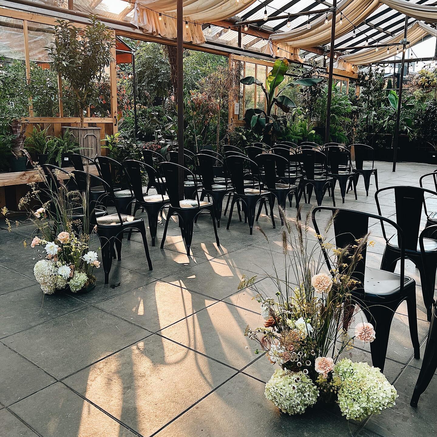 .. and that&rsquo;s a wrap on my &lsquo;22 weddings!  now it&rsquo;s time for me to focus on being a new mom and shifting energy to my online shop for my off season. so thankful for a very mellow wedding season! xx
.
.
.
. 

Venue: @blockhousepdx @po